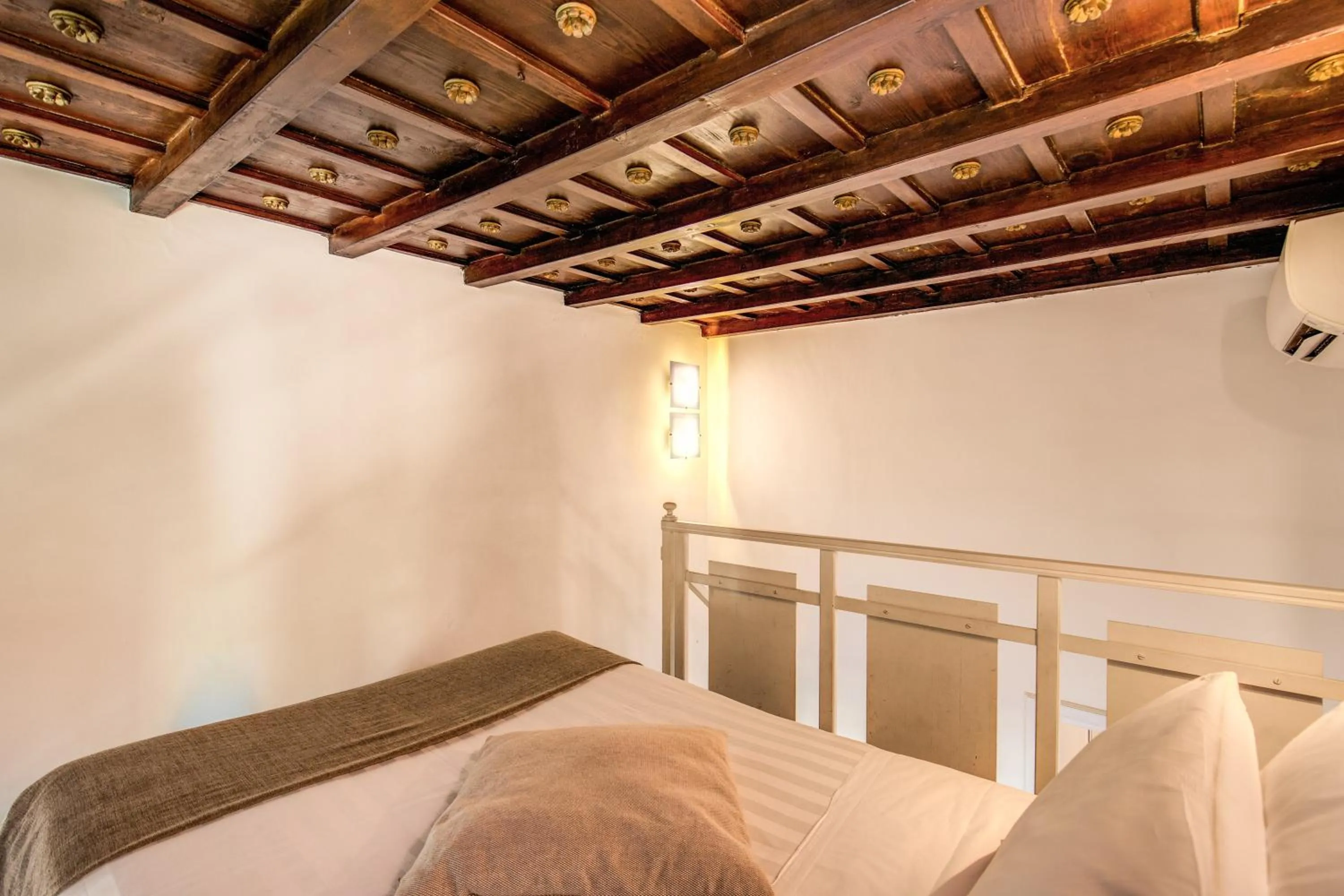 Bed in YourSuiteRome