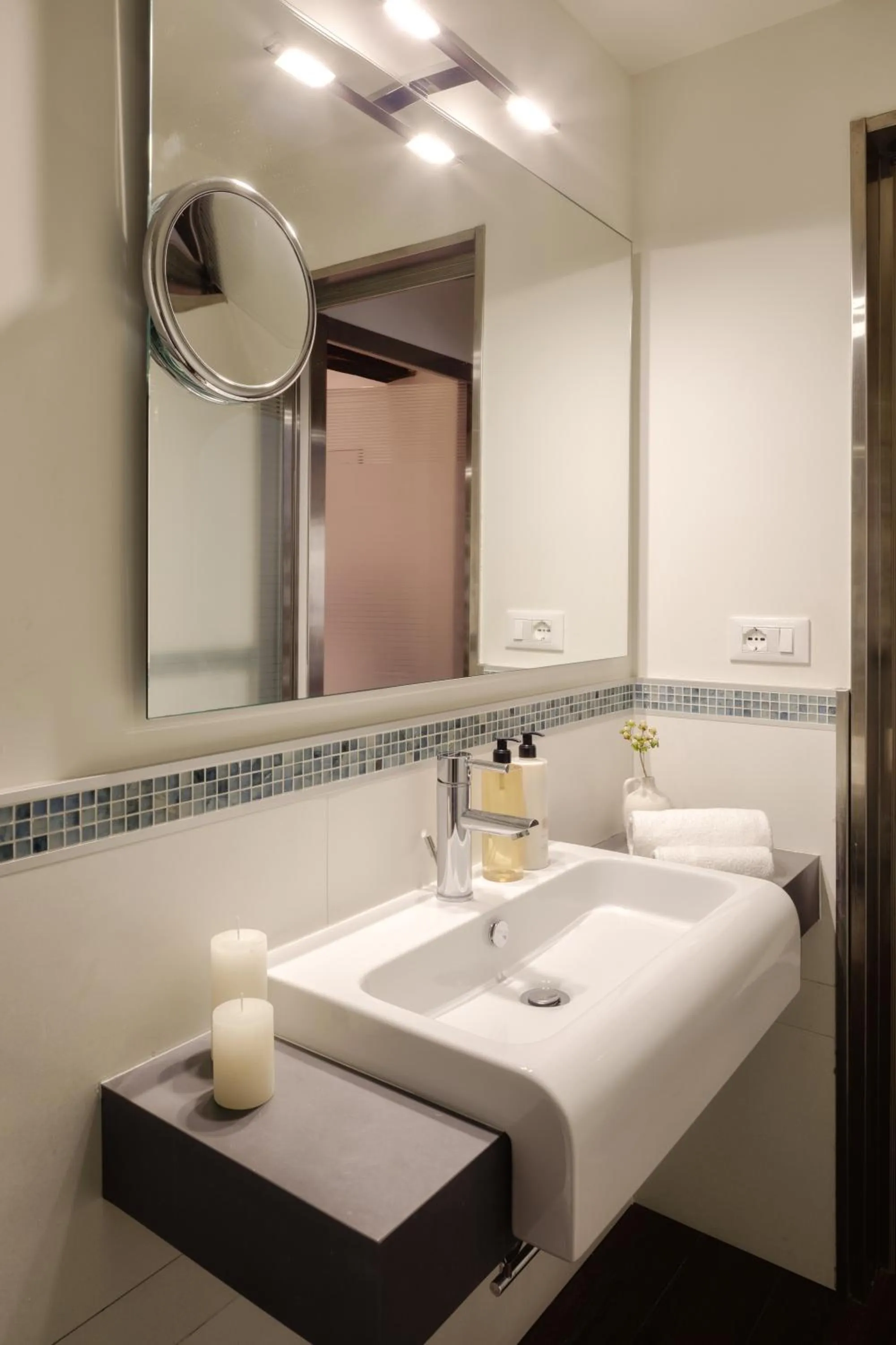 Bathroom in YourSuiteRome