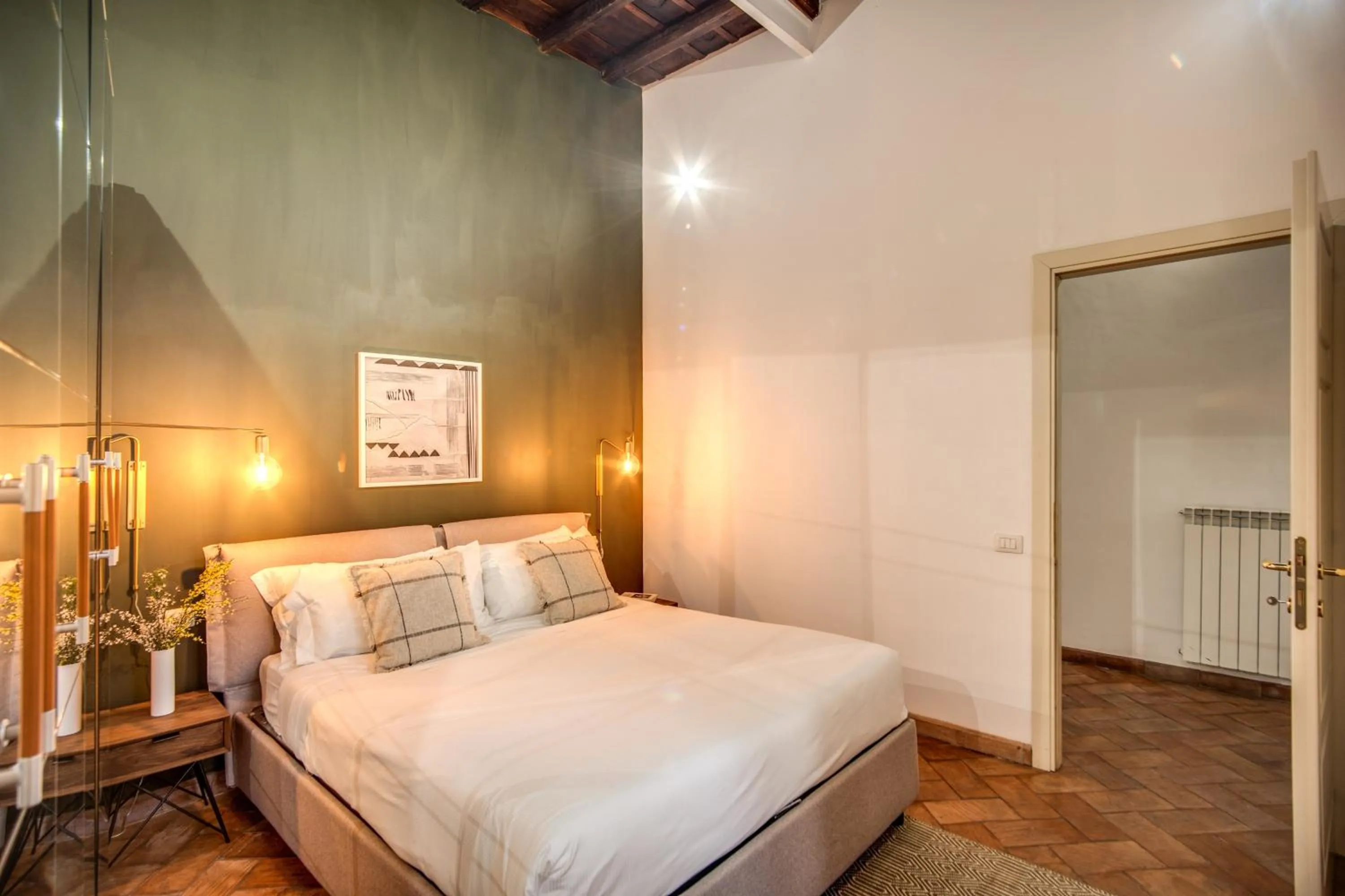 Bathroom, Bed in YourSuiteRome