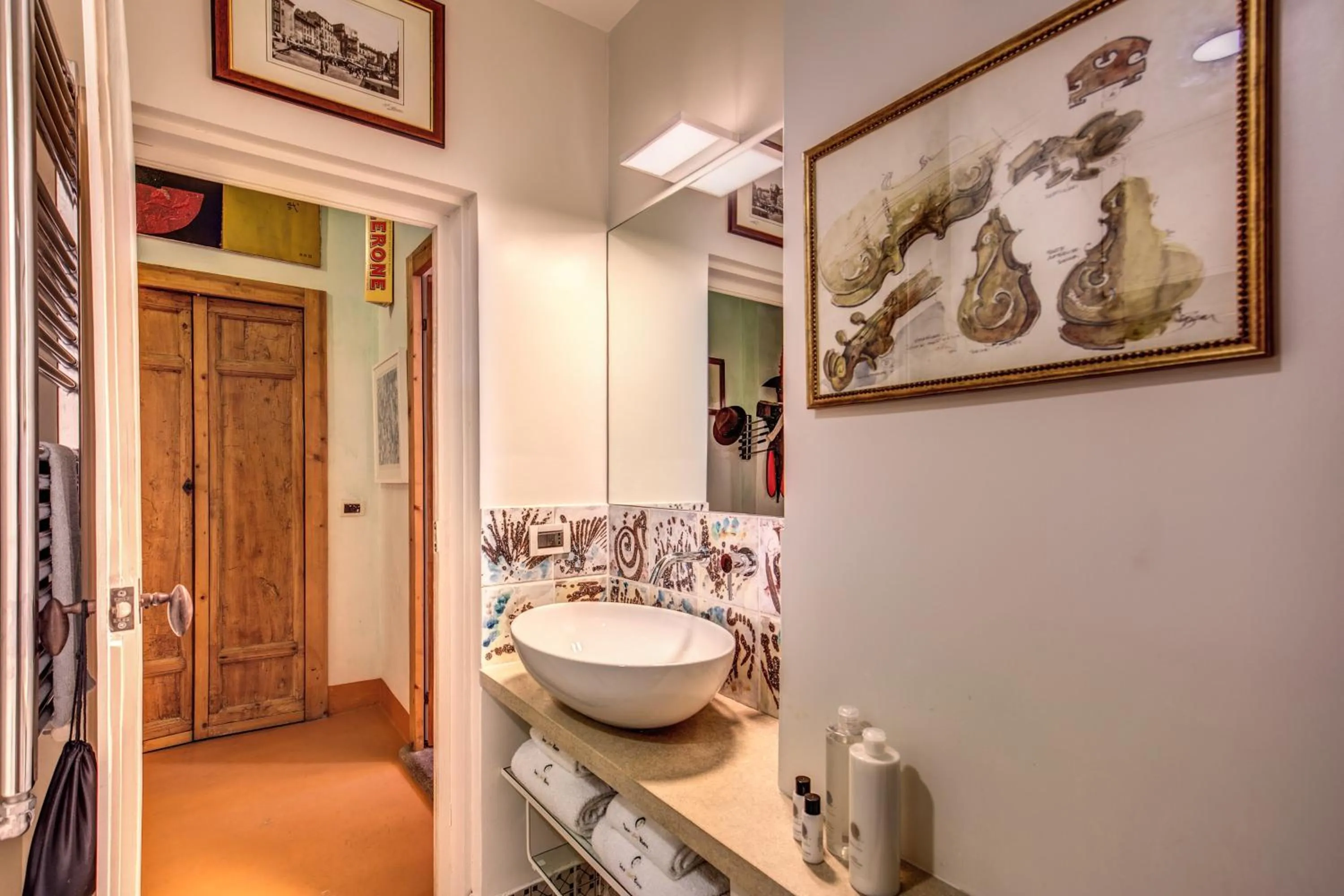 Bathroom in YourSuiteRome