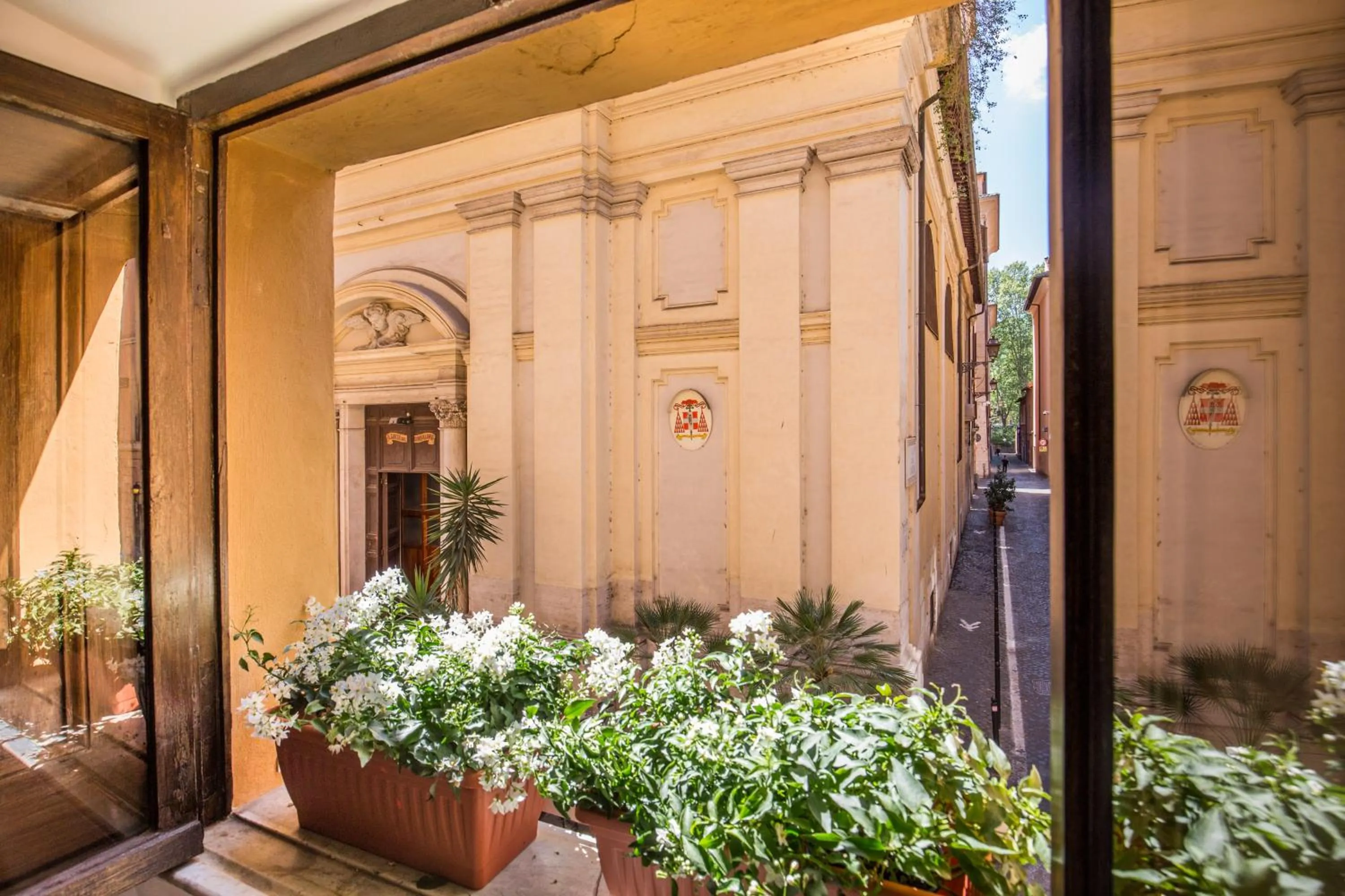 Street view in YourSuiteRome