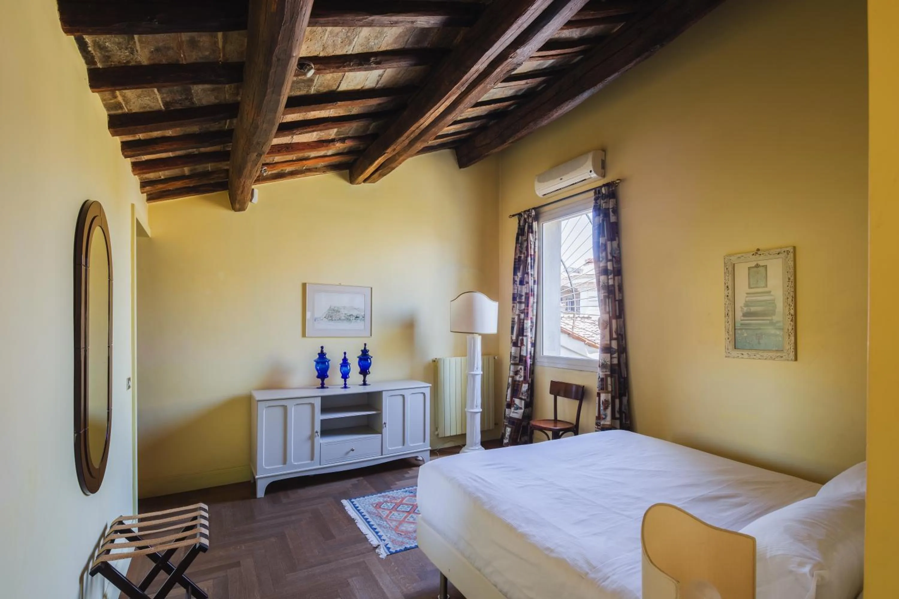 Bed in YourSuiteRome