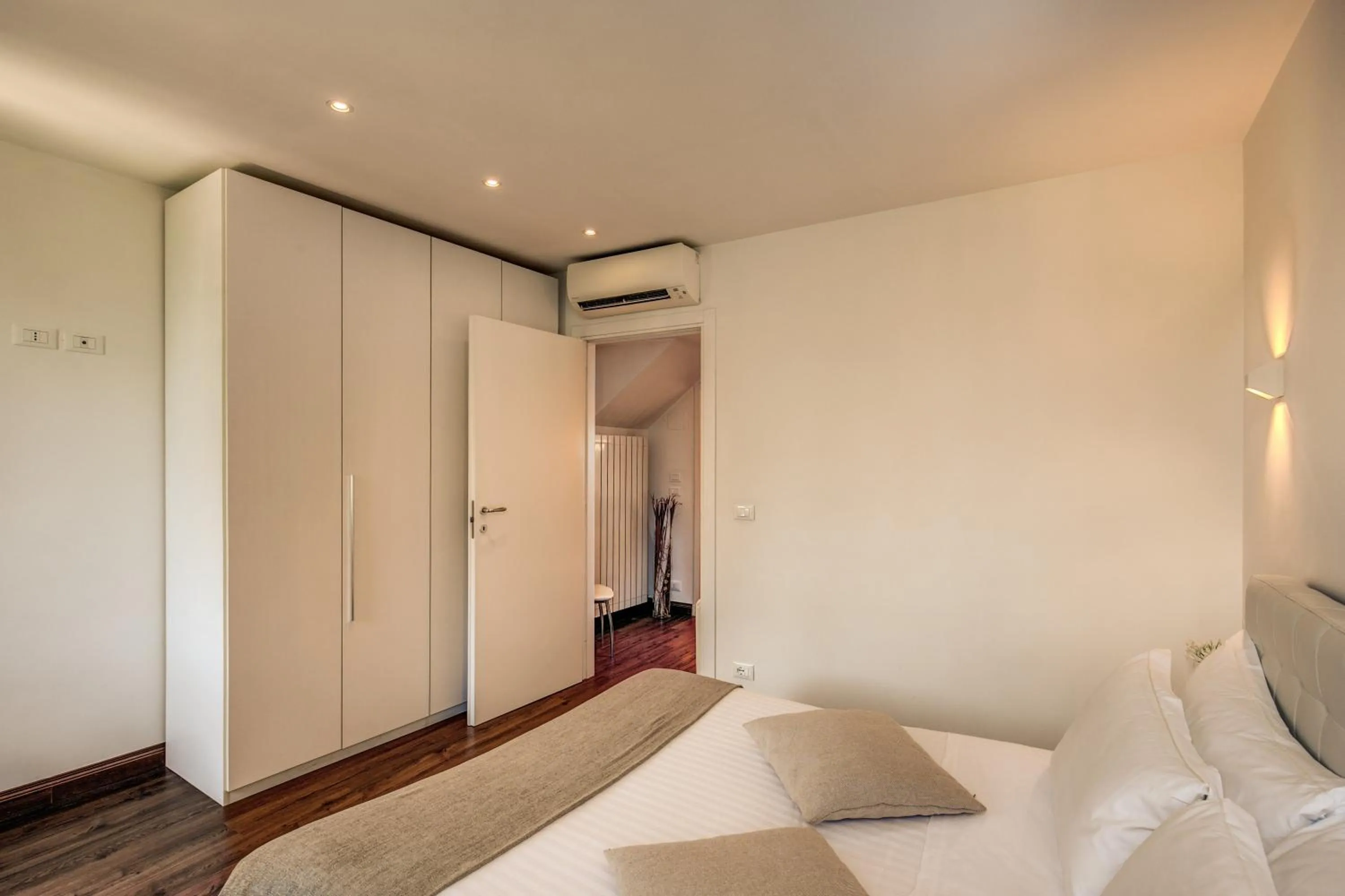 Photo of the whole room, Bed in YourSuiteRome