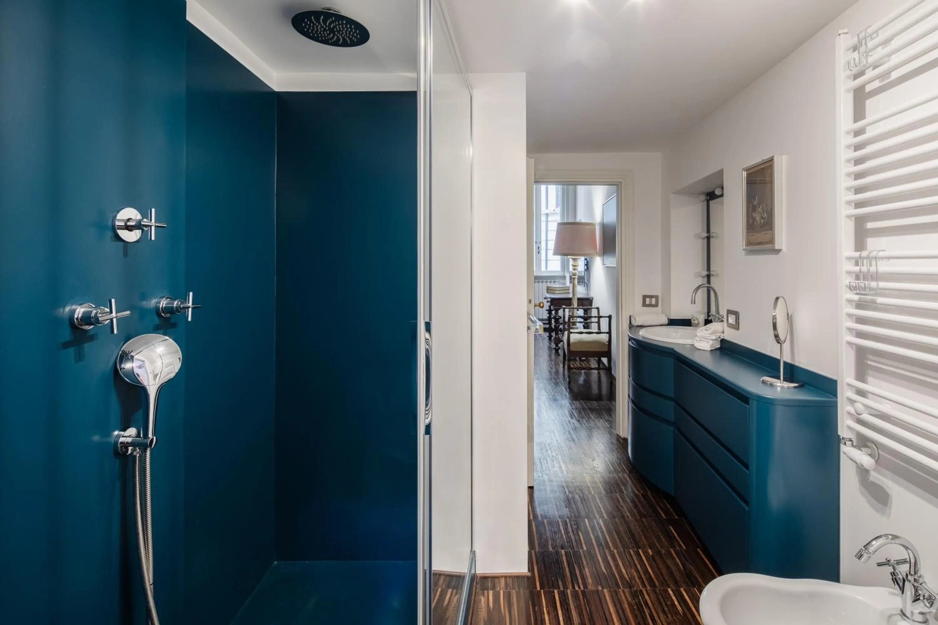 Shower in YourSuiteRome