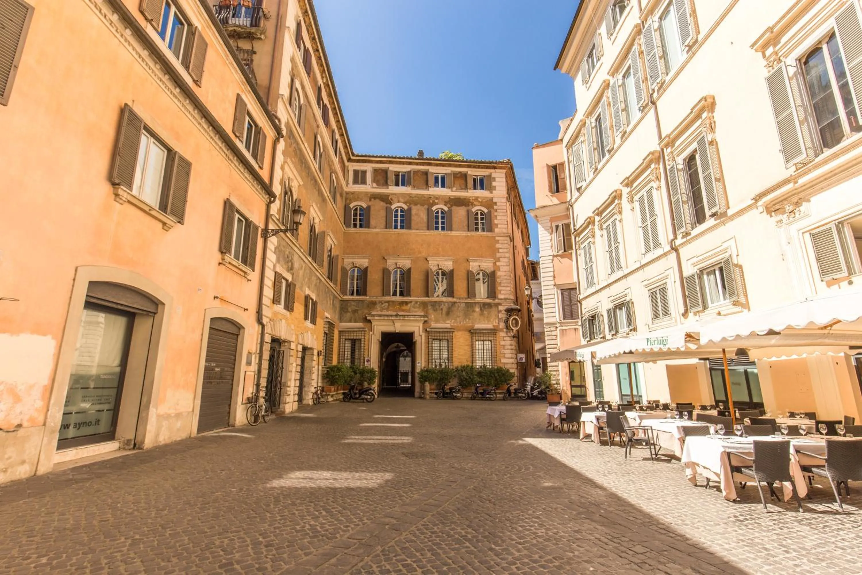 Neighbourhood in YourSuiteRome