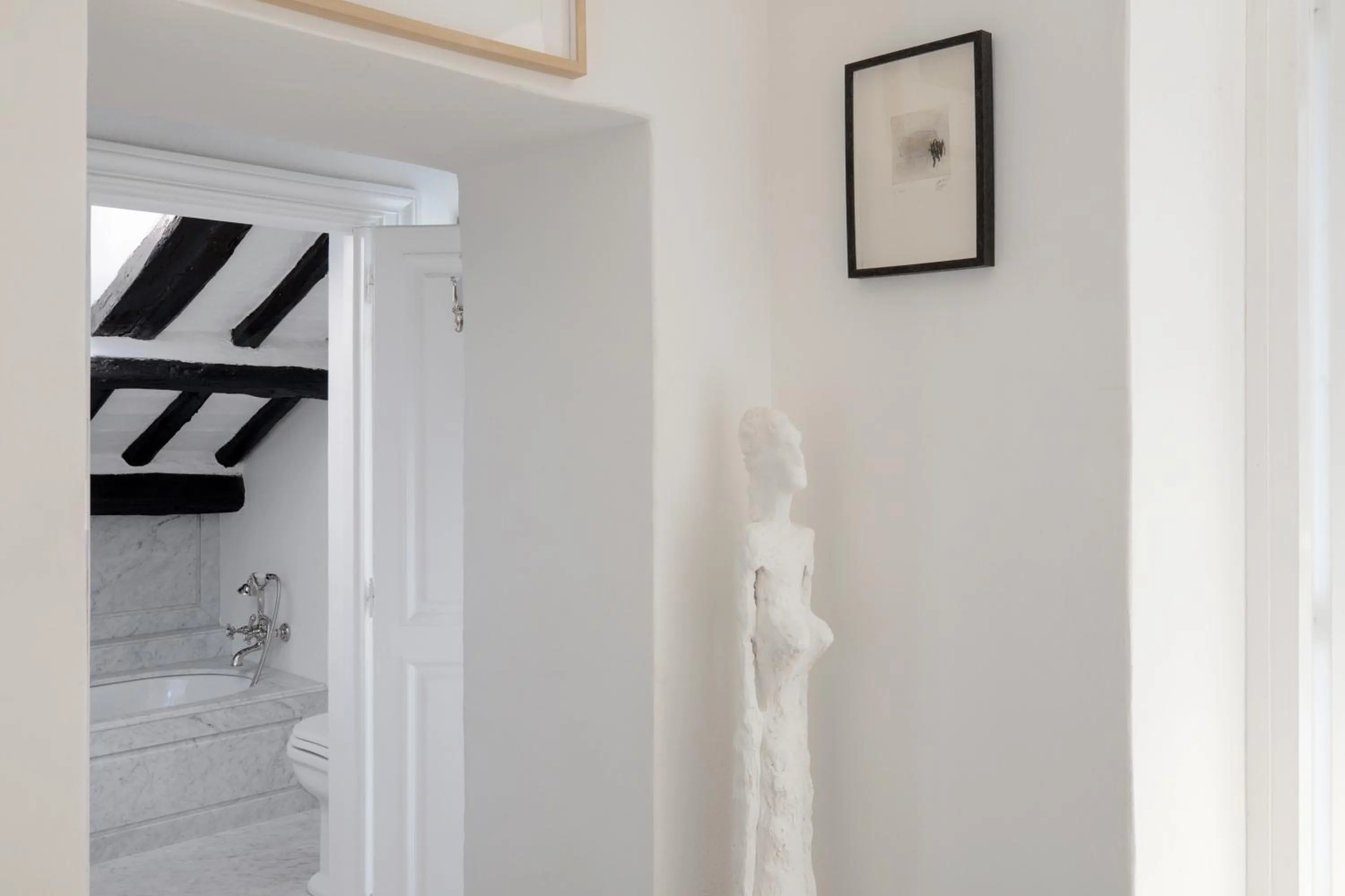 Bathroom in YourSuiteRome