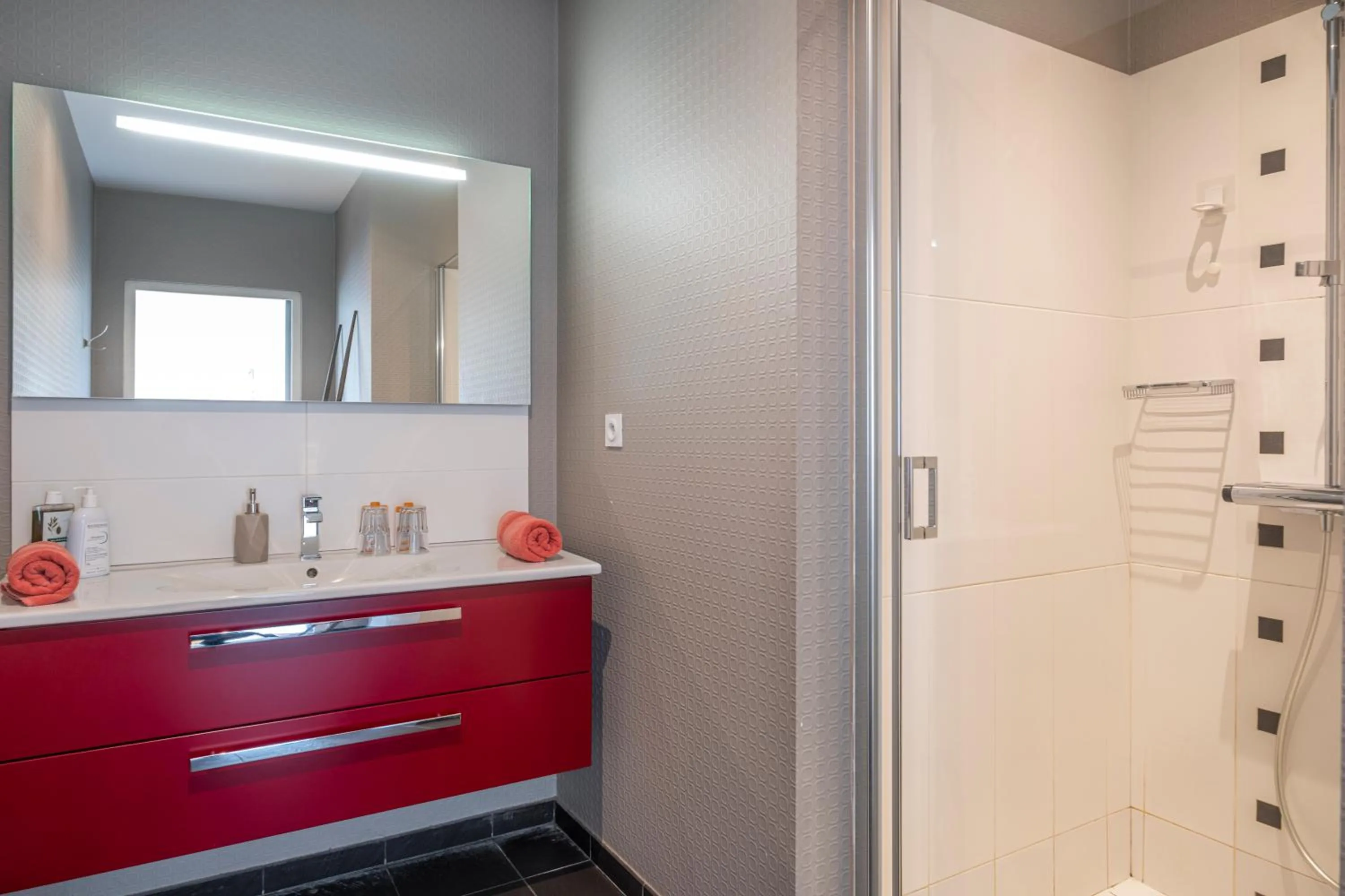 Bathroom in Château de Briançon, The Originals Relais