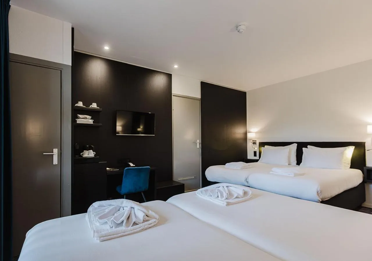 Photo of the whole room, Bed in Atlas Hotel