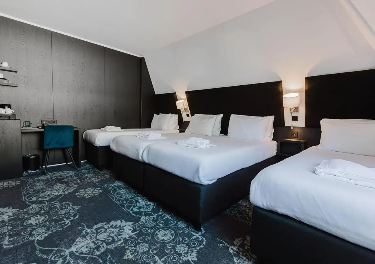 Classic Quadruple Room in Atlas Hotel Classic Quadruple Room in Atlas Hotel