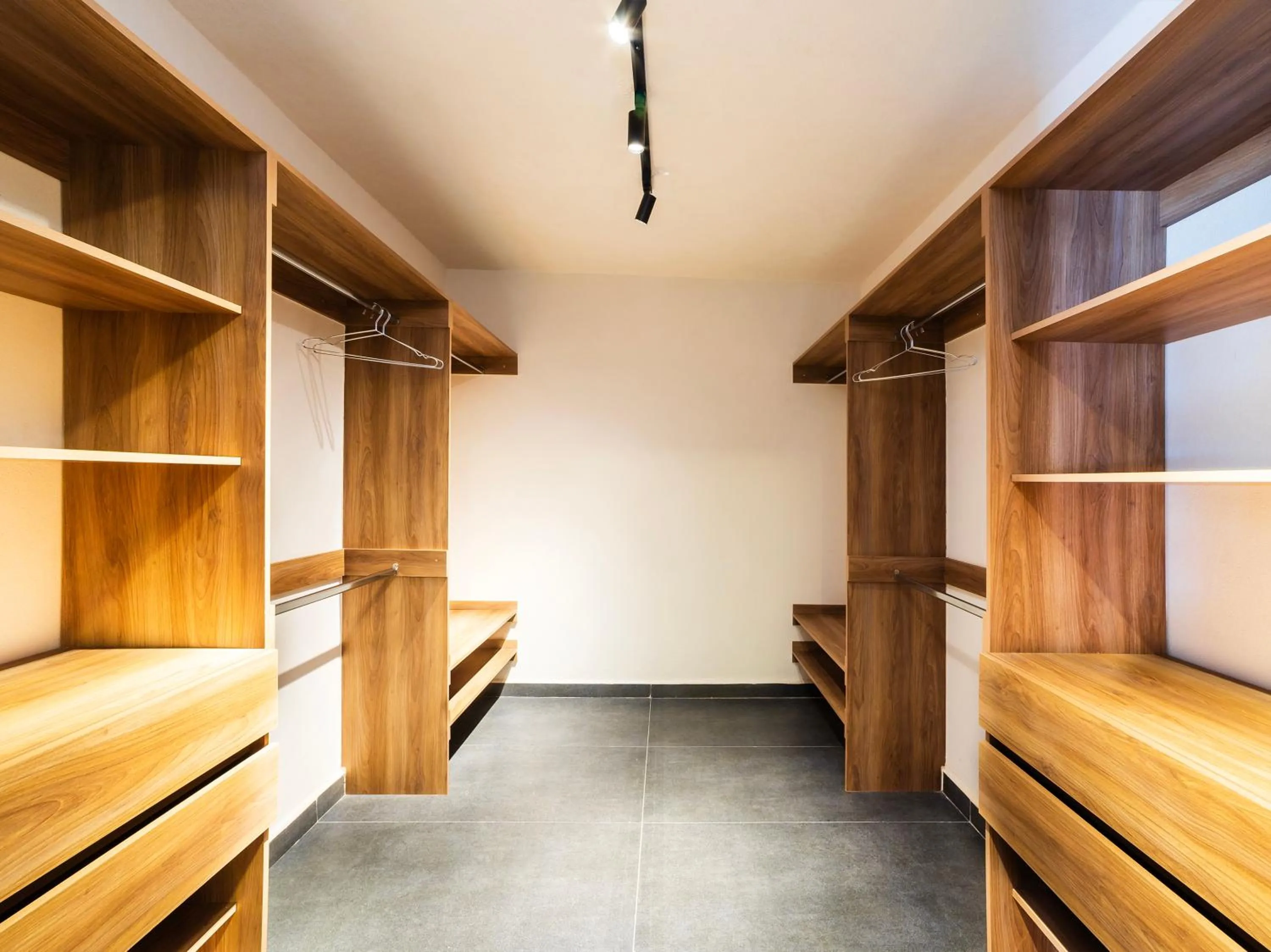 wardrobe in Edificio Piso 56