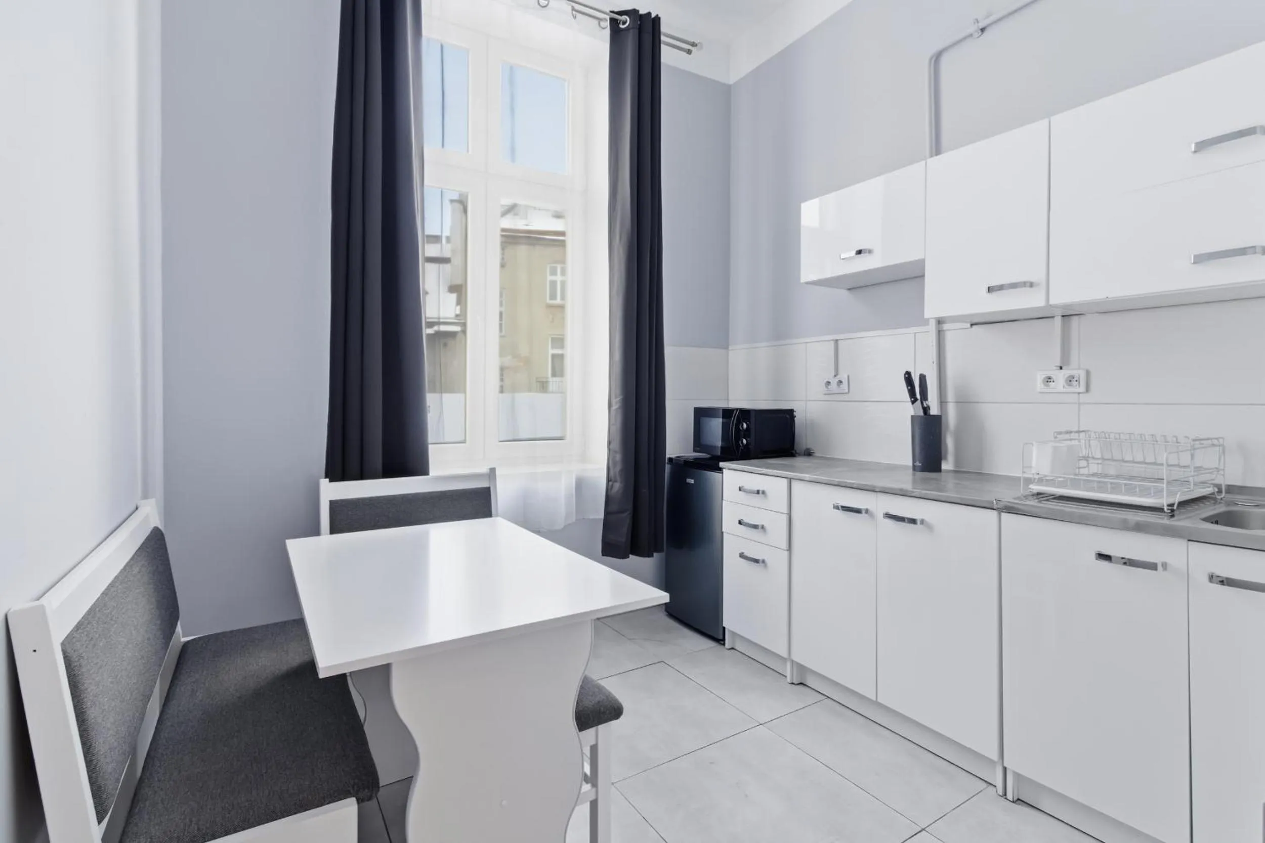 Coffee/tea facilities in Queen Apartments