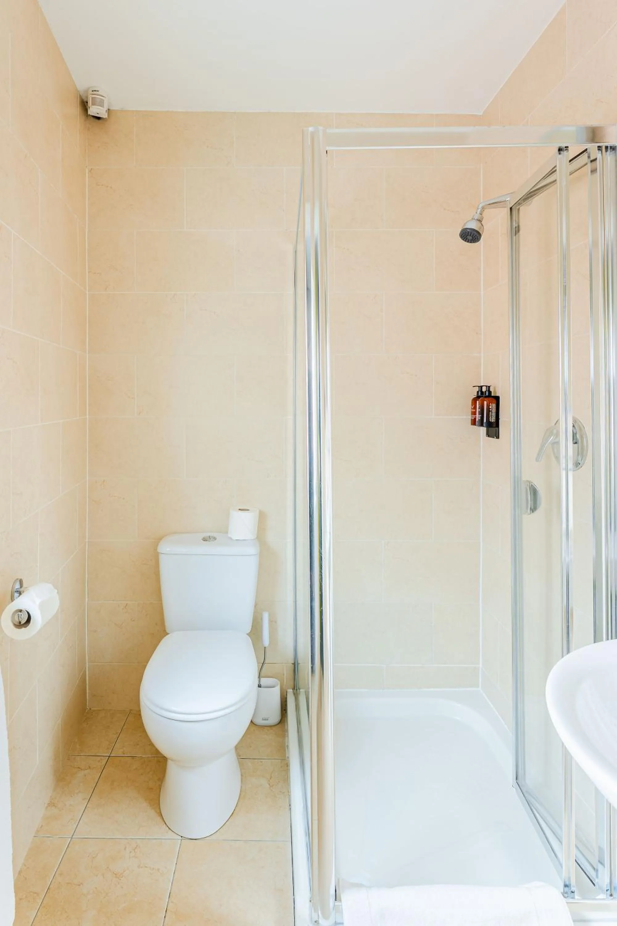 Shower in Dan Linehan's B&B