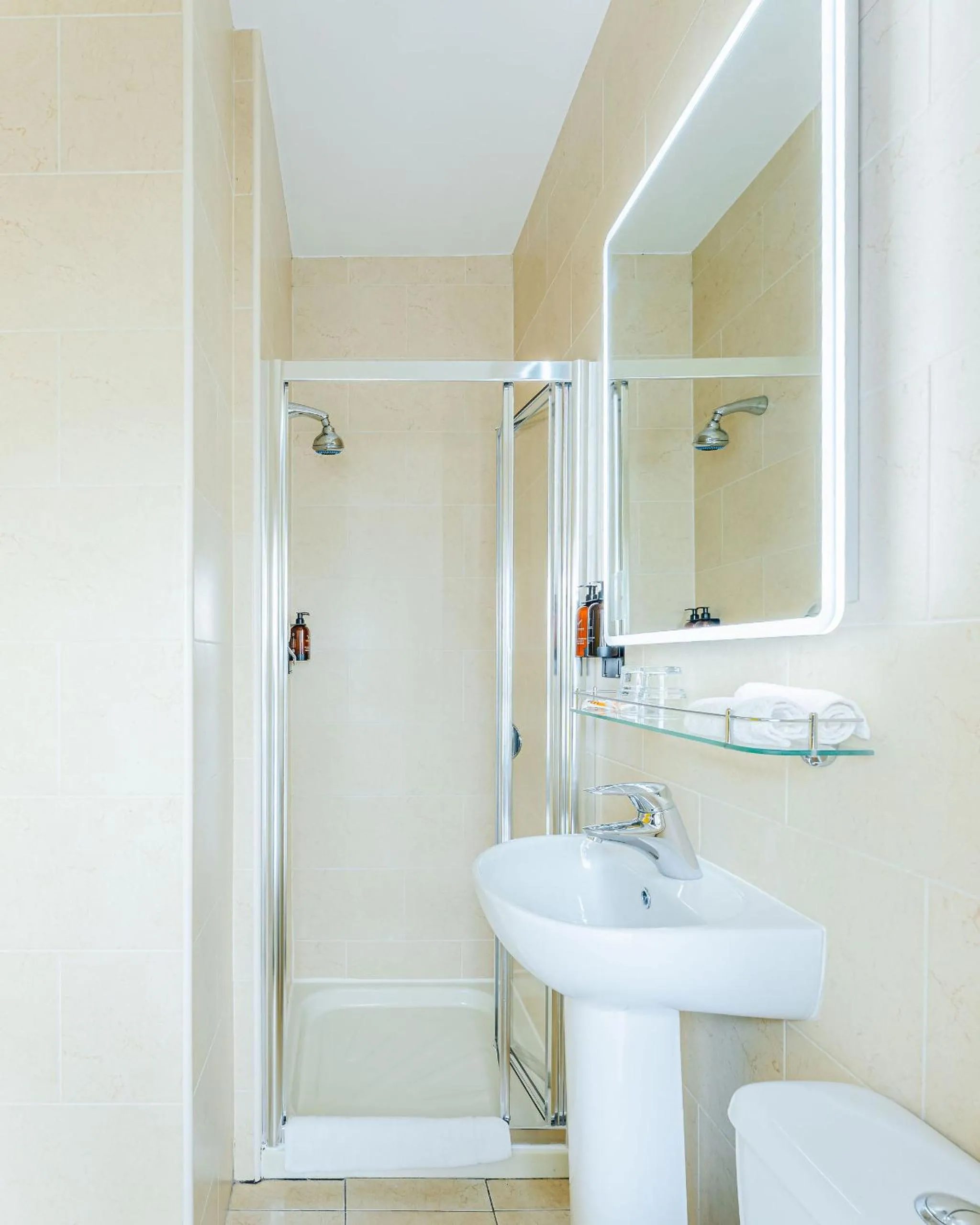 Shower in Dan Linehan's B&B