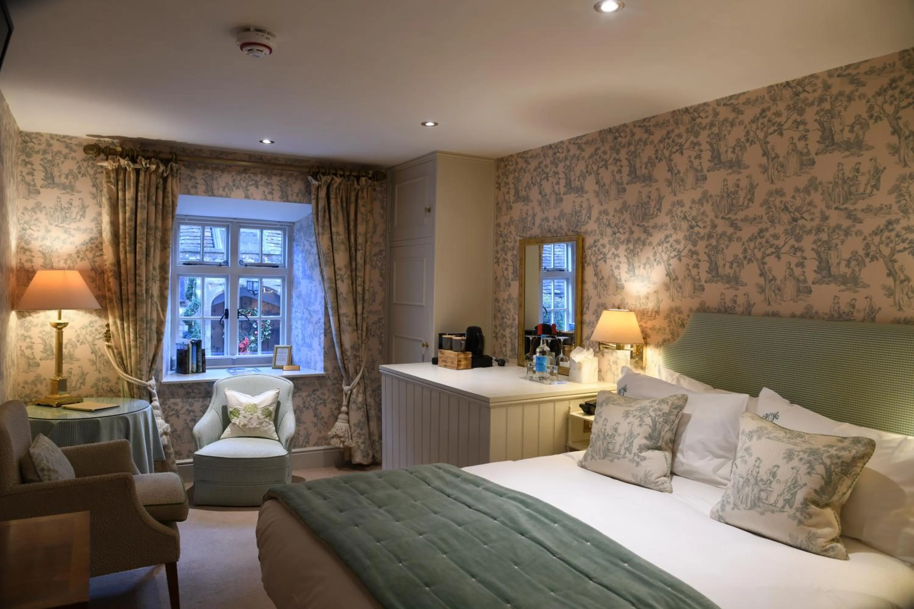 Bed in Priory Wareham