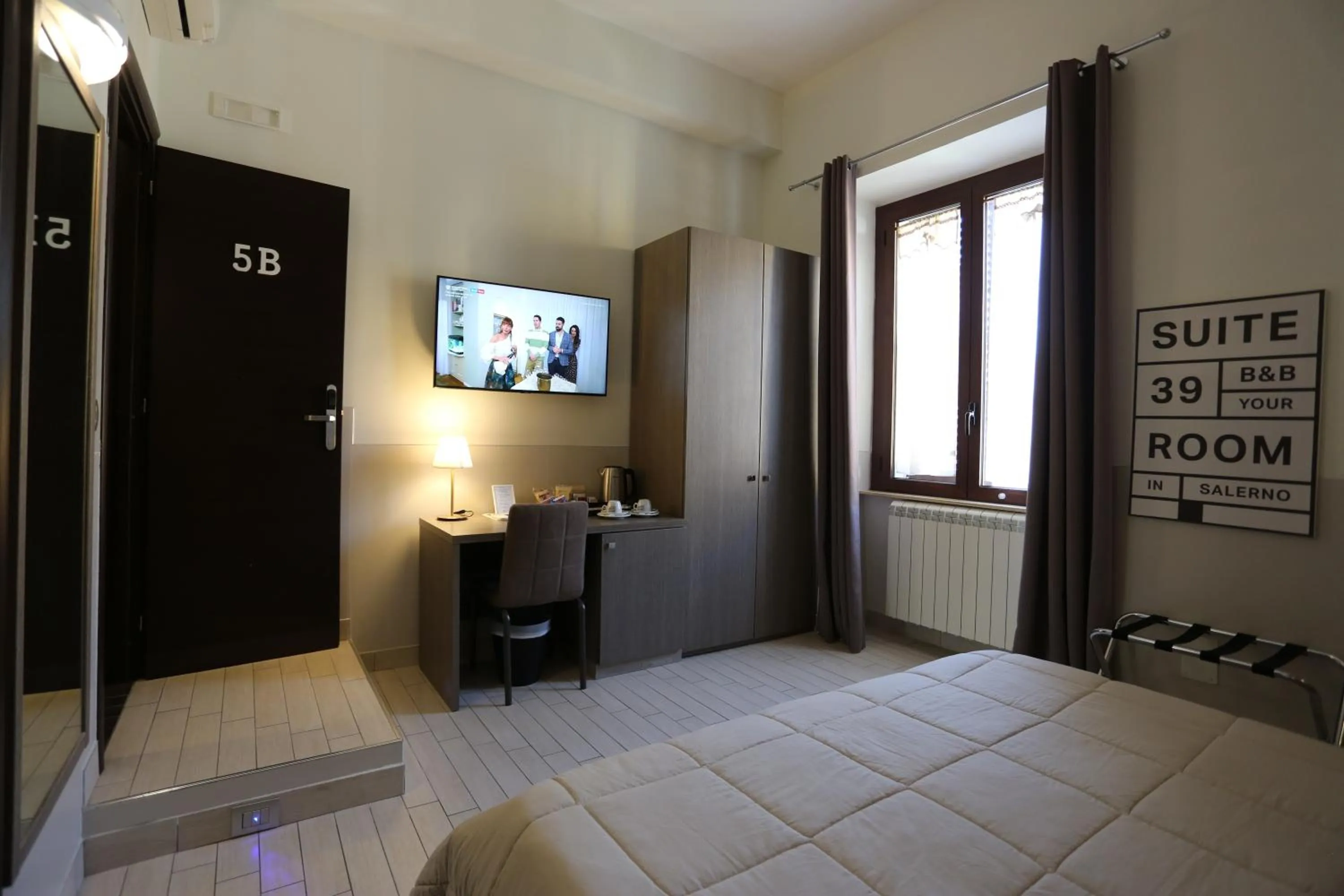 TV and multimedia, Bed in Suite 39 B&B