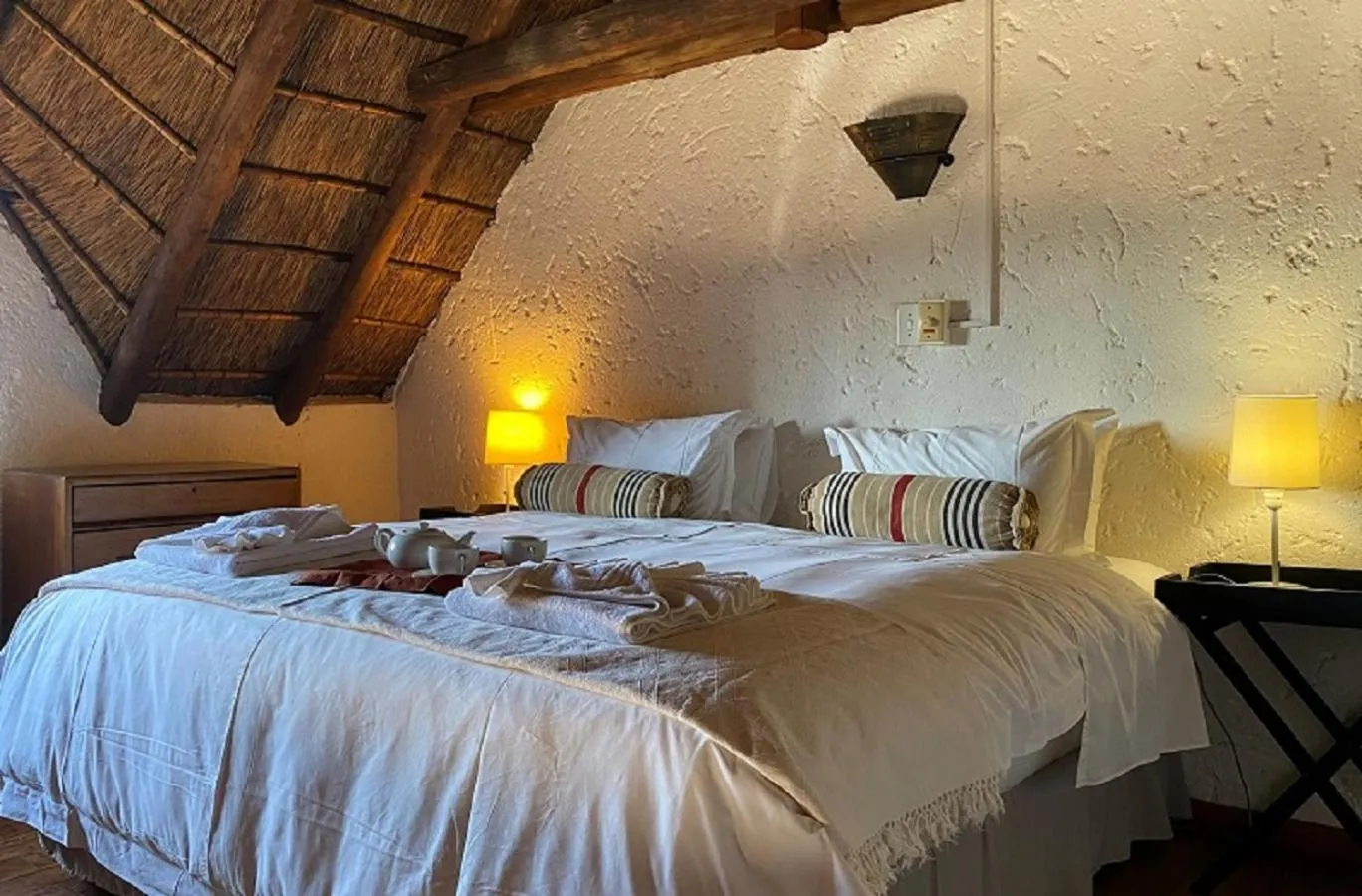 Bedroom, Bed in Jembisa Bush Home