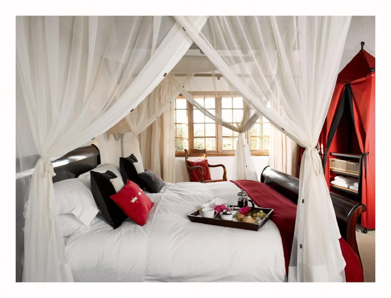 Bedroom, Bed in Jembisa Bush Home