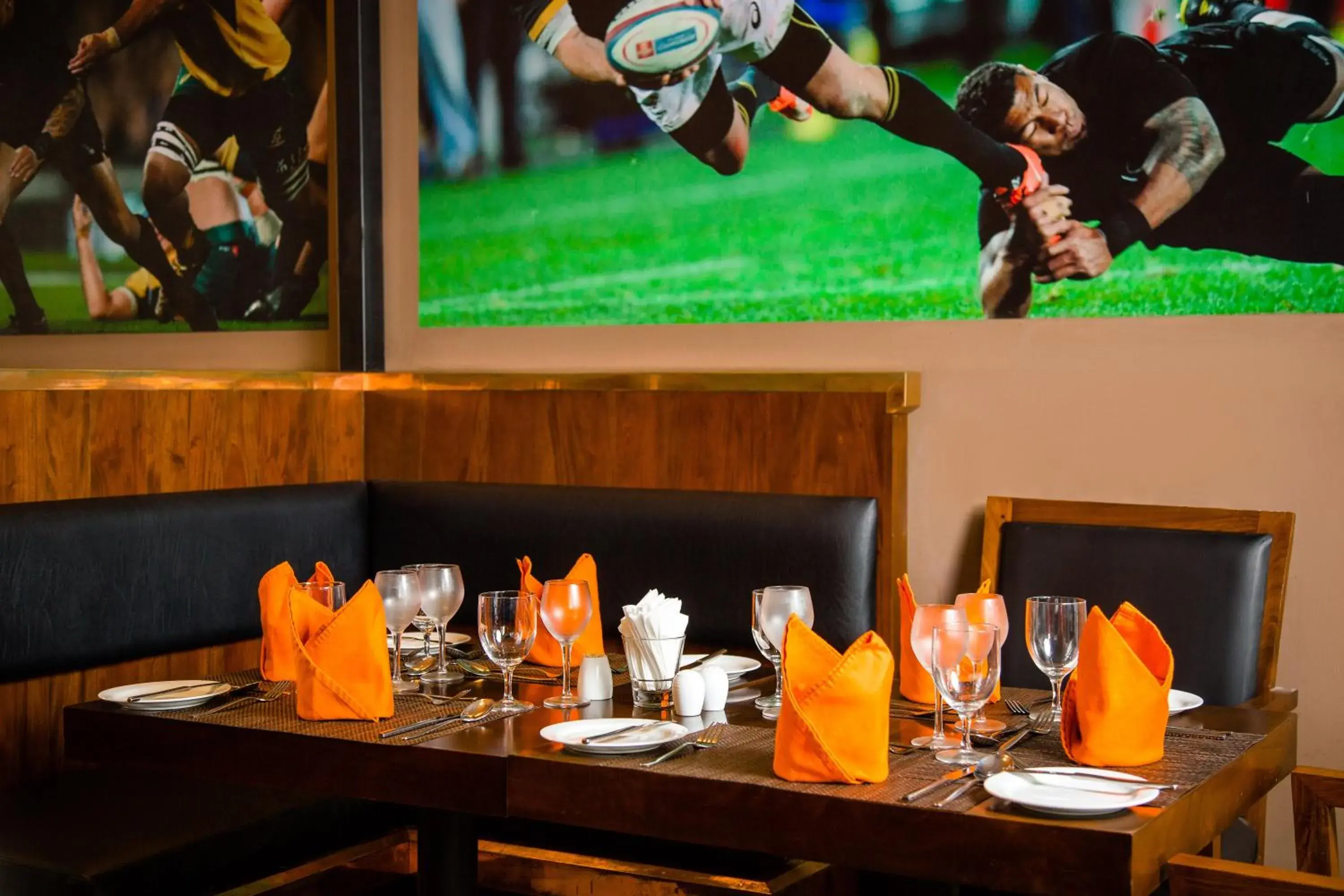 Lounge or bar in Kandy City Hotel by Earl's Lounge or bar in Kandy City Hotel by Earl's