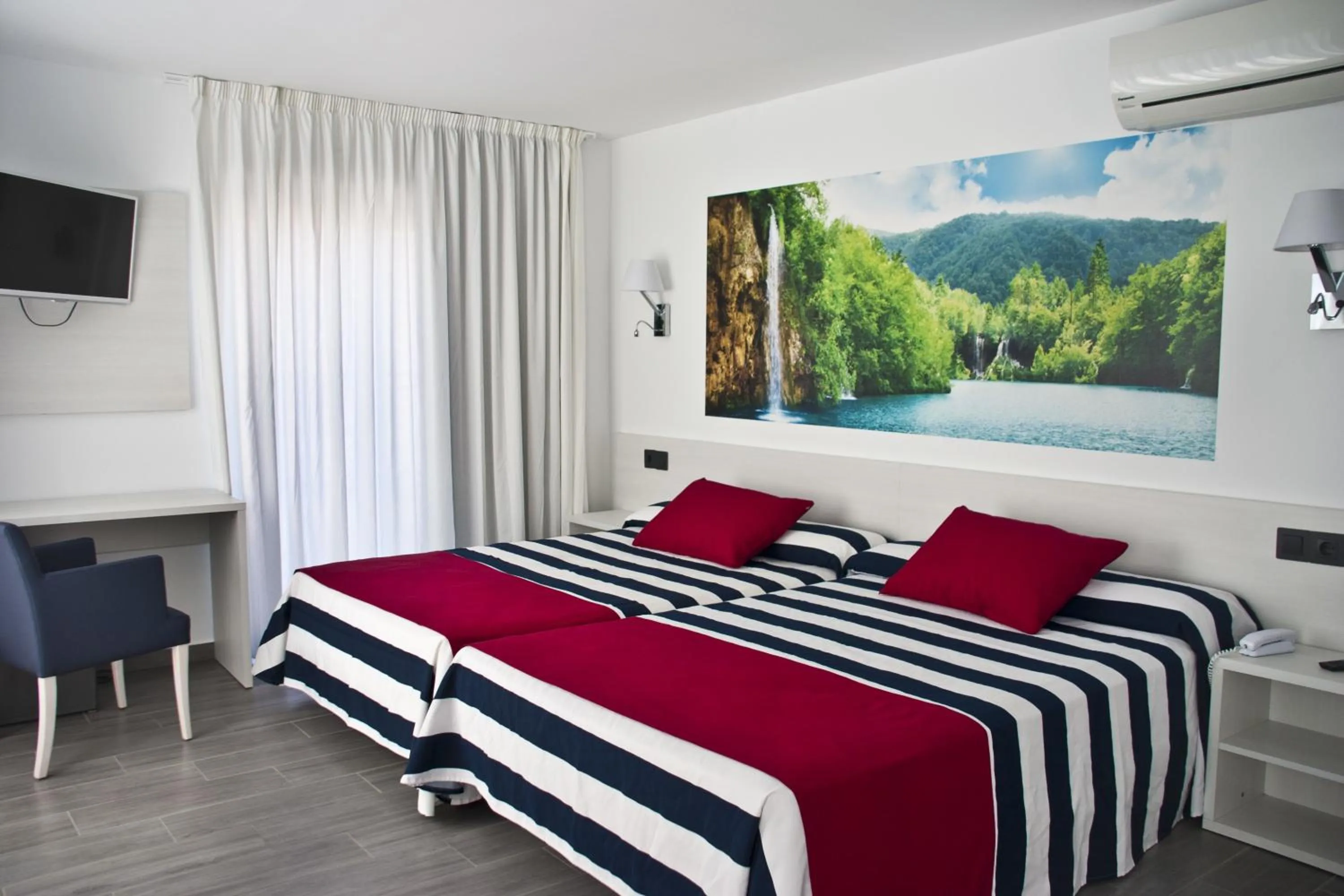 Photo of the whole room, Bed in Hotel Europa Splash & Spa