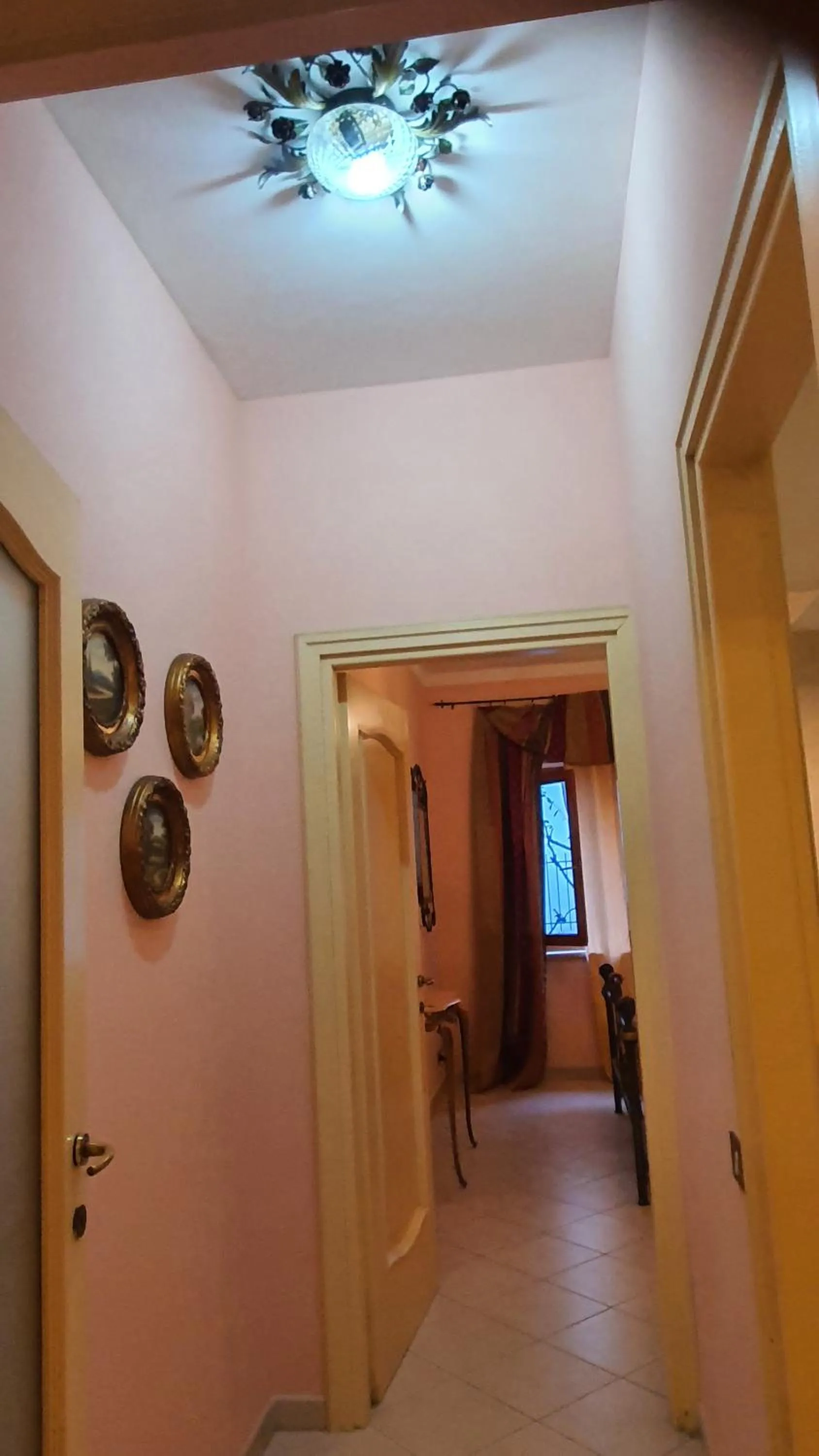 Communal lounge/ TV room in Impero Vaticano San Pietro