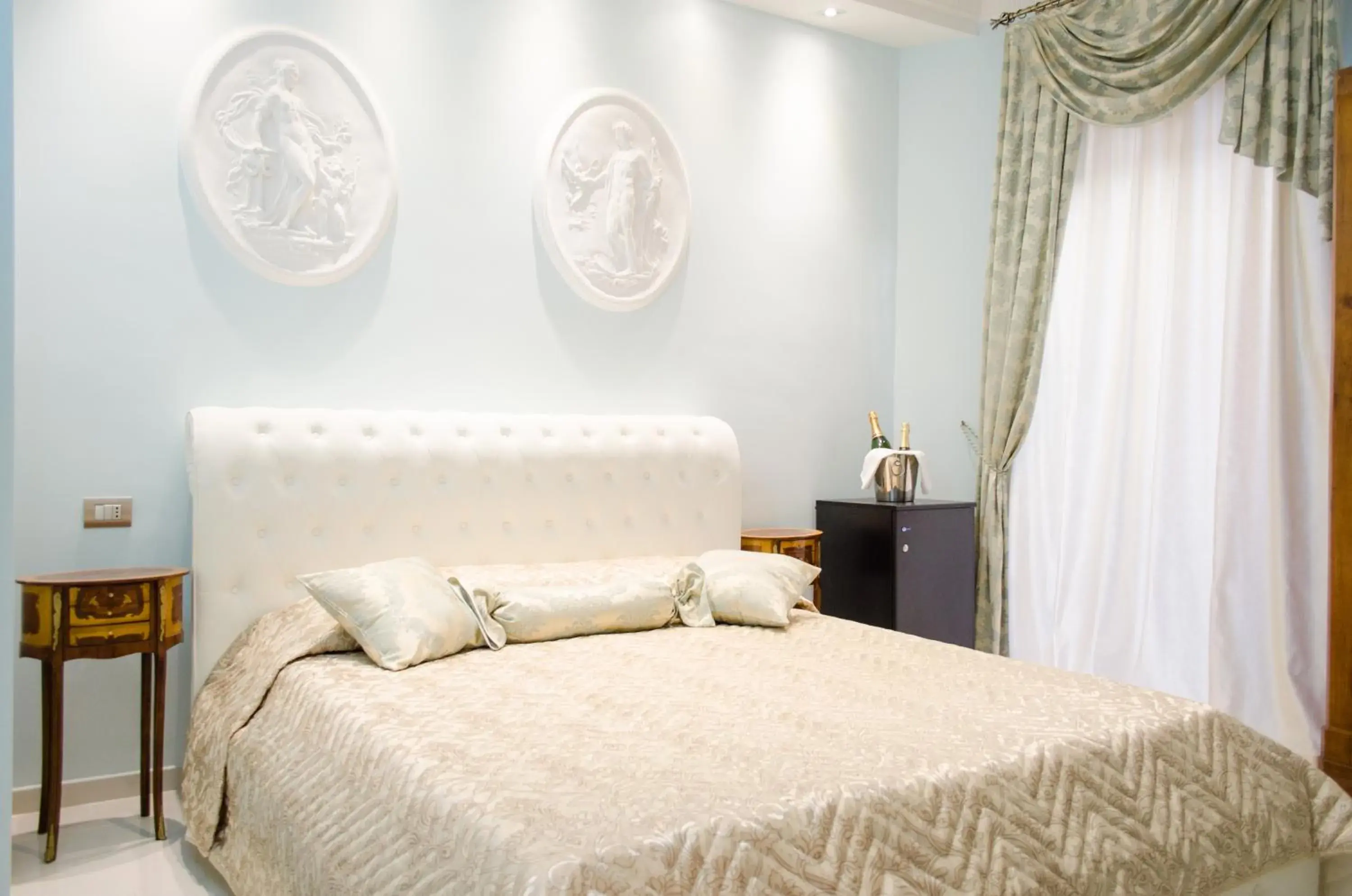 Bed in Impero Vaticano San Pietro Bed in Impero Vaticano San Pietro