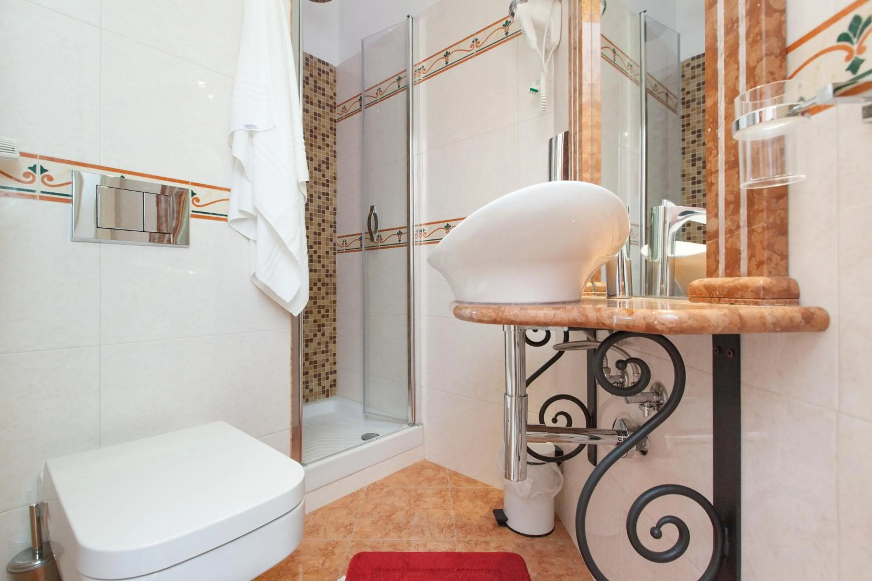 Bathroom in Impero Vaticano San Pietro