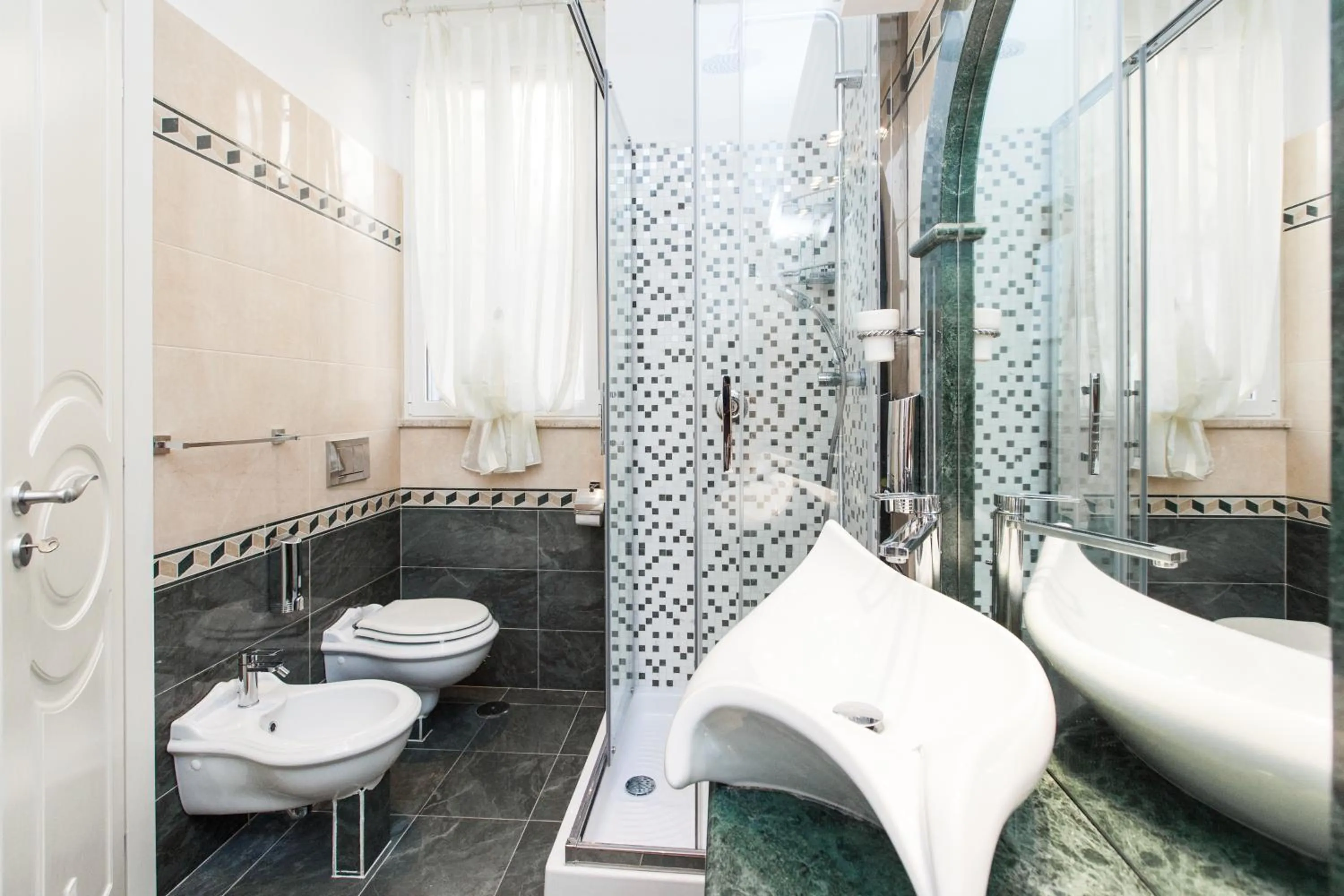 Bathroom in Impero Vaticano San Pietro