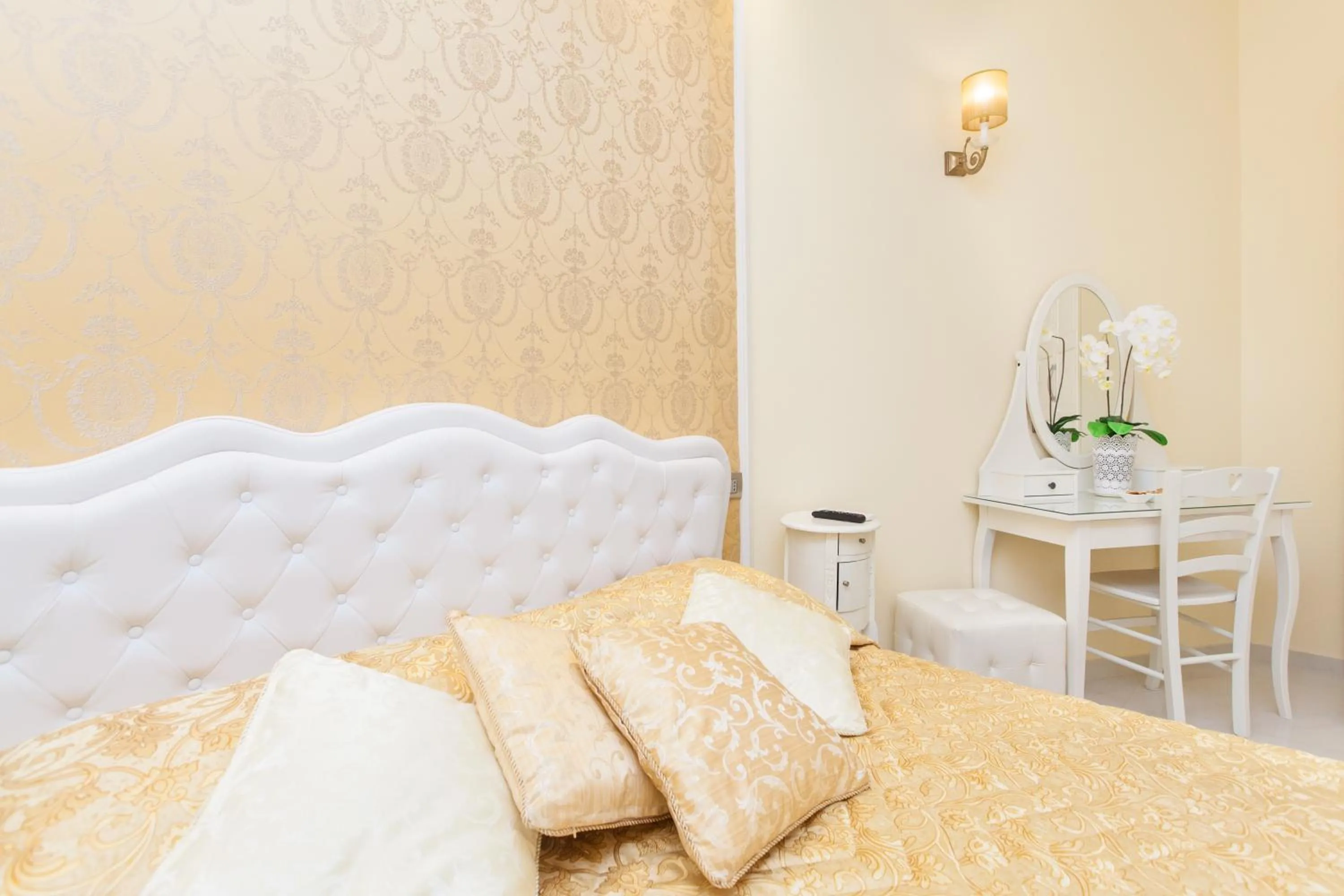 Decorative detail, Bed in Impero Vaticano San Pietro