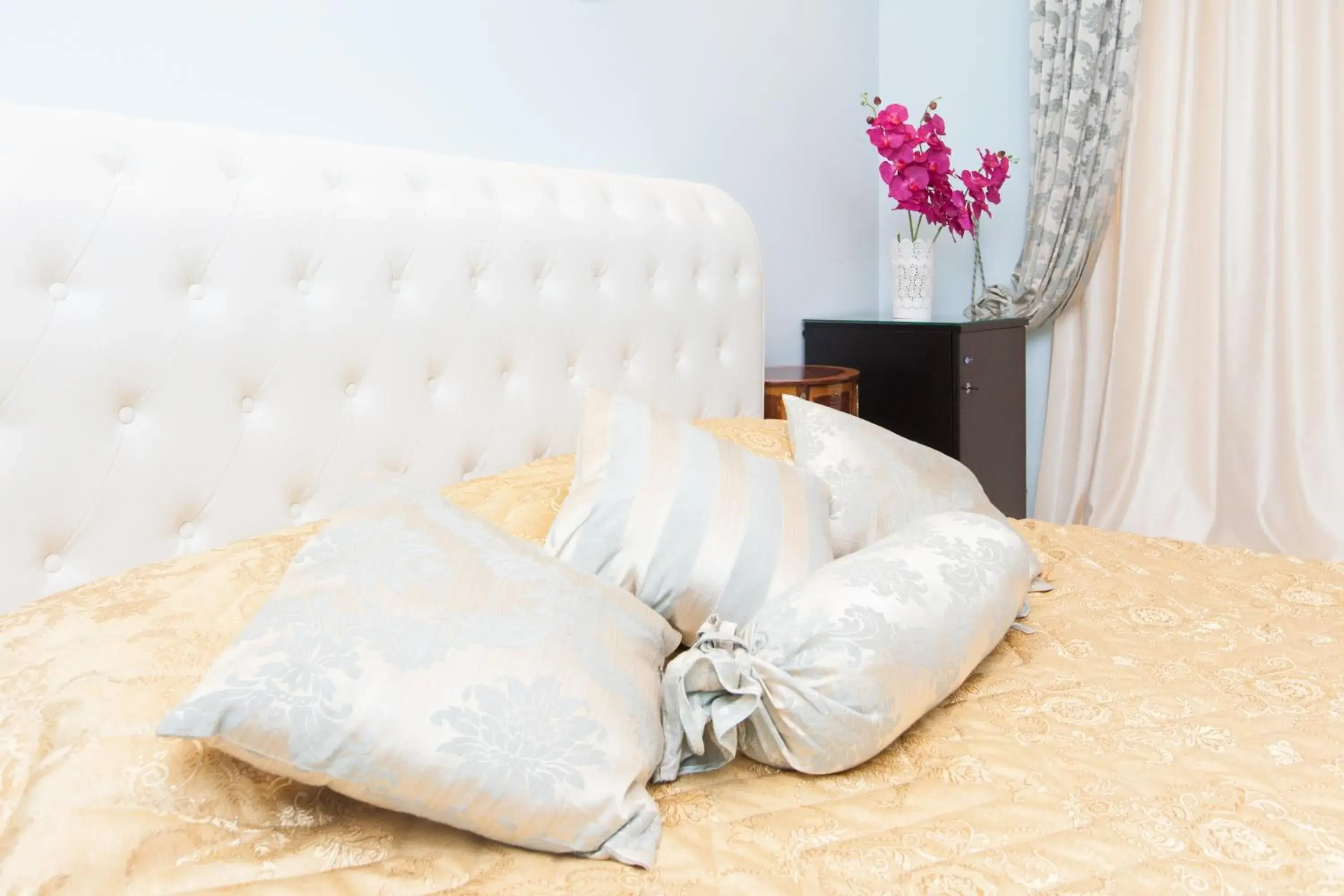 Decorative detail, Bed in Impero Vaticano San Pietro Decorative detail, Bed in Impero Vaticano San Pietro