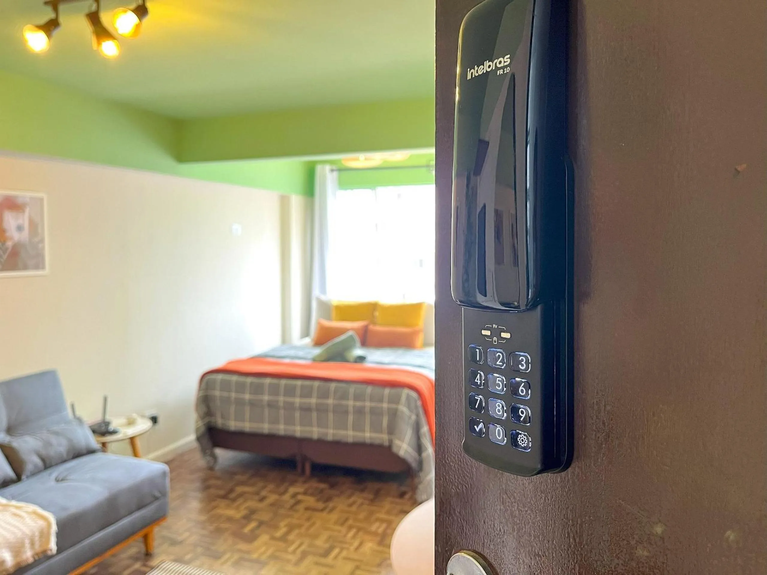 Living room, Bed in Excelente apartamento no centro de Curitiba