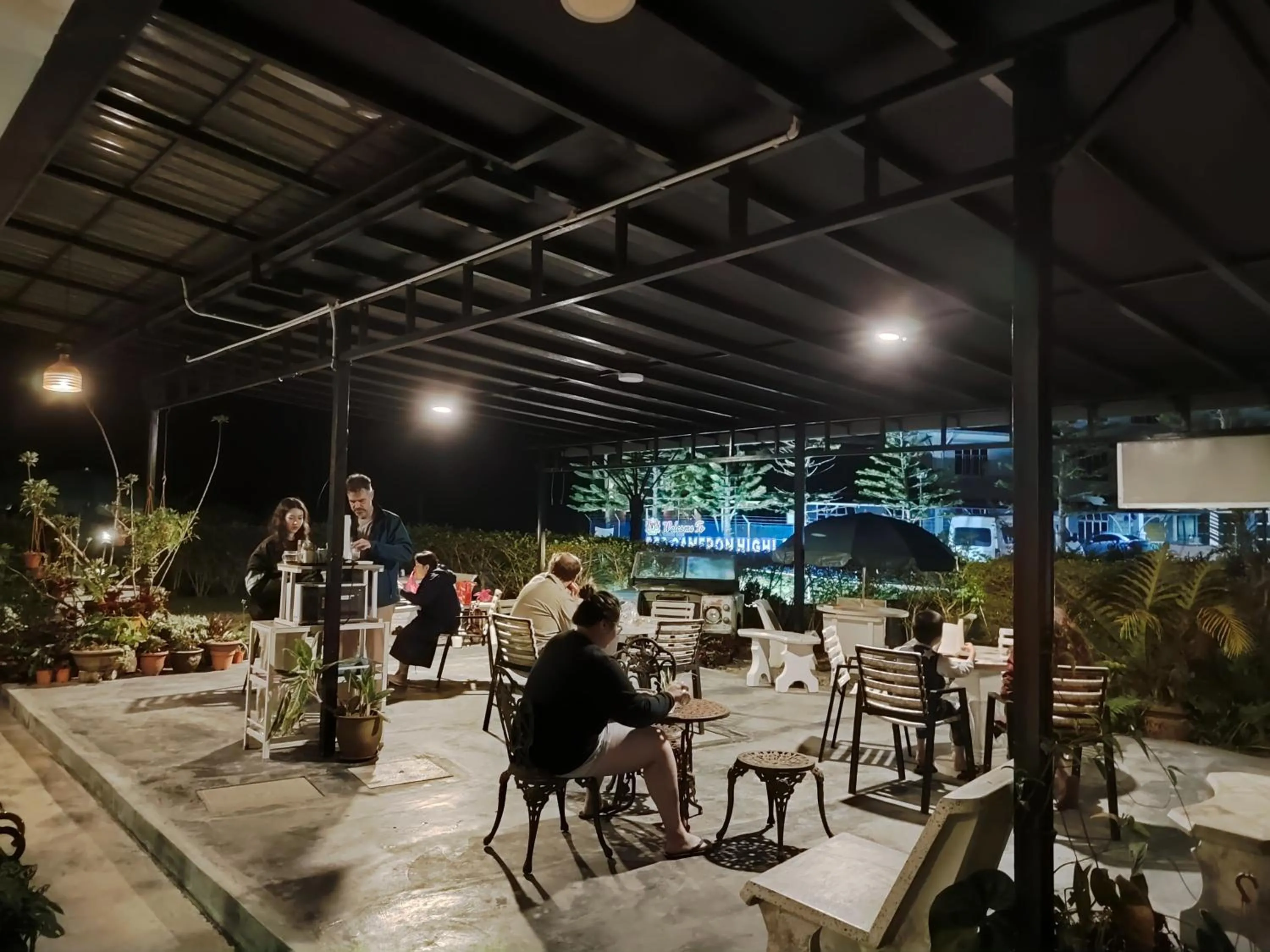 Garden in Rovers Inn Guesthouse - Age 11 And Above Only