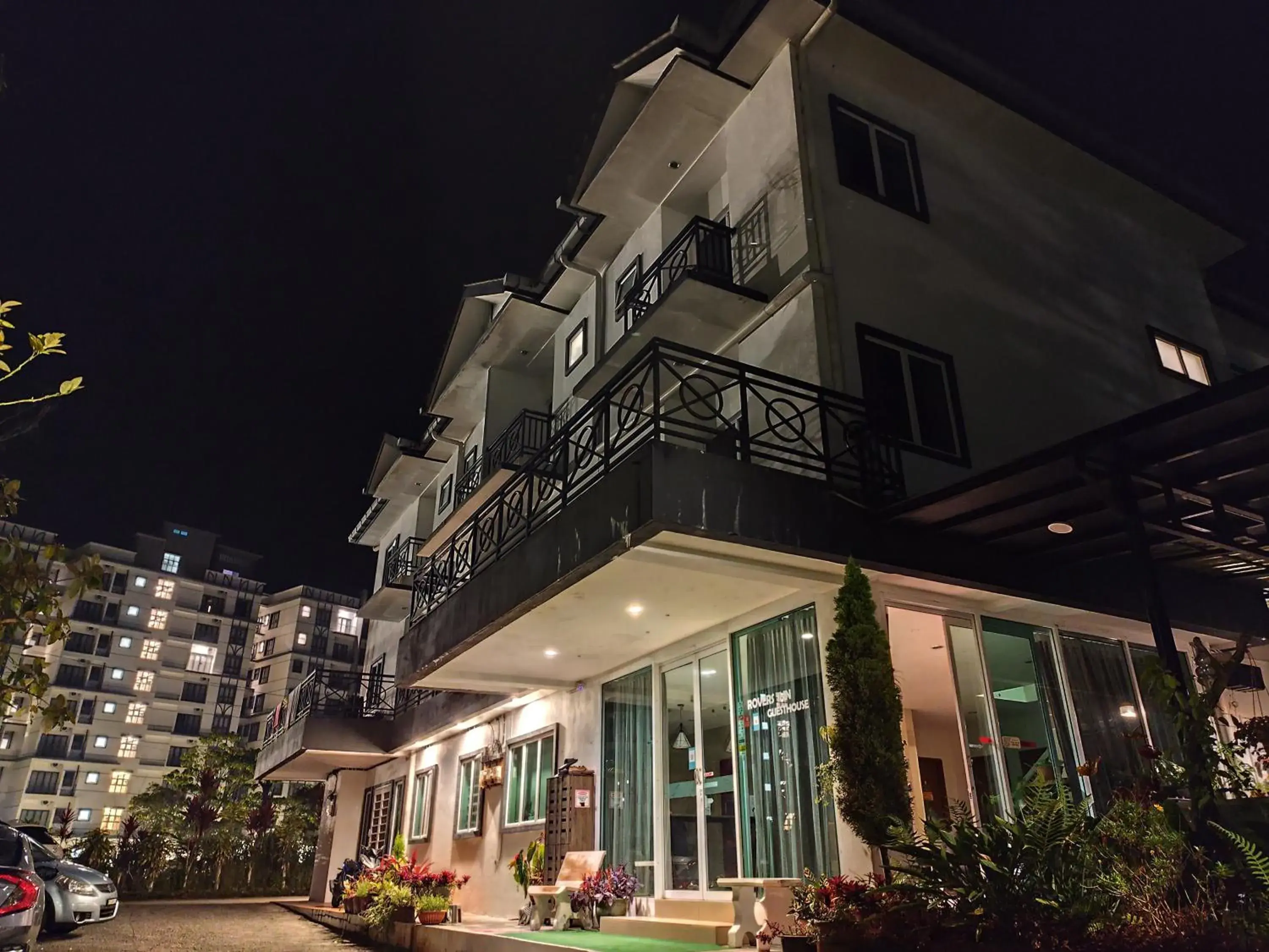 Property building in Rovers Inn Guesthouse - Age 11 And Above Only Property building in Rovers Inn Guesthouse - Age 11 And Above Only