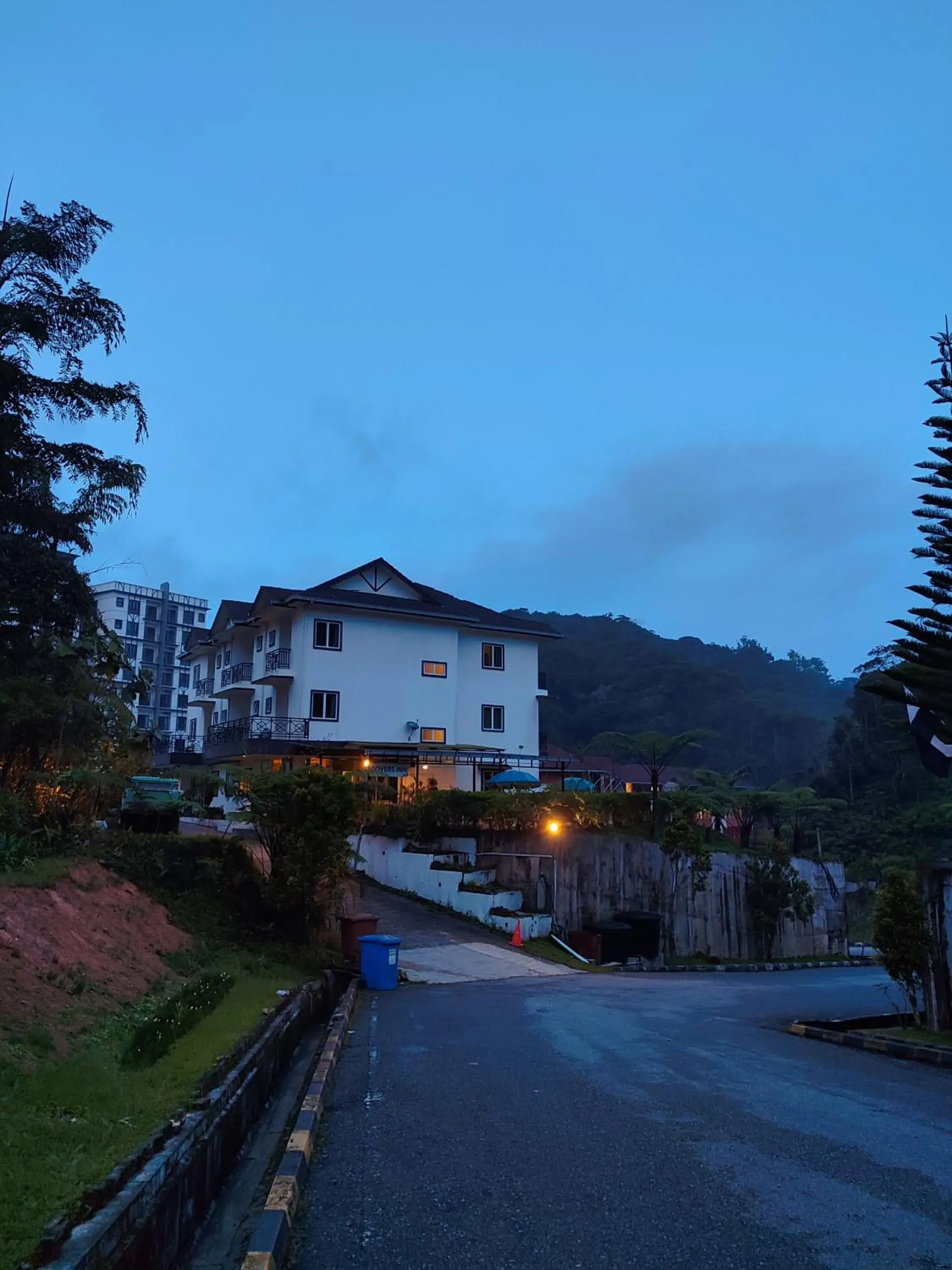 Property building in Rovers Inn Guesthouse - Age 11 And Above Only Property building in Rovers Inn Guesthouse - Age 11 And Above Only