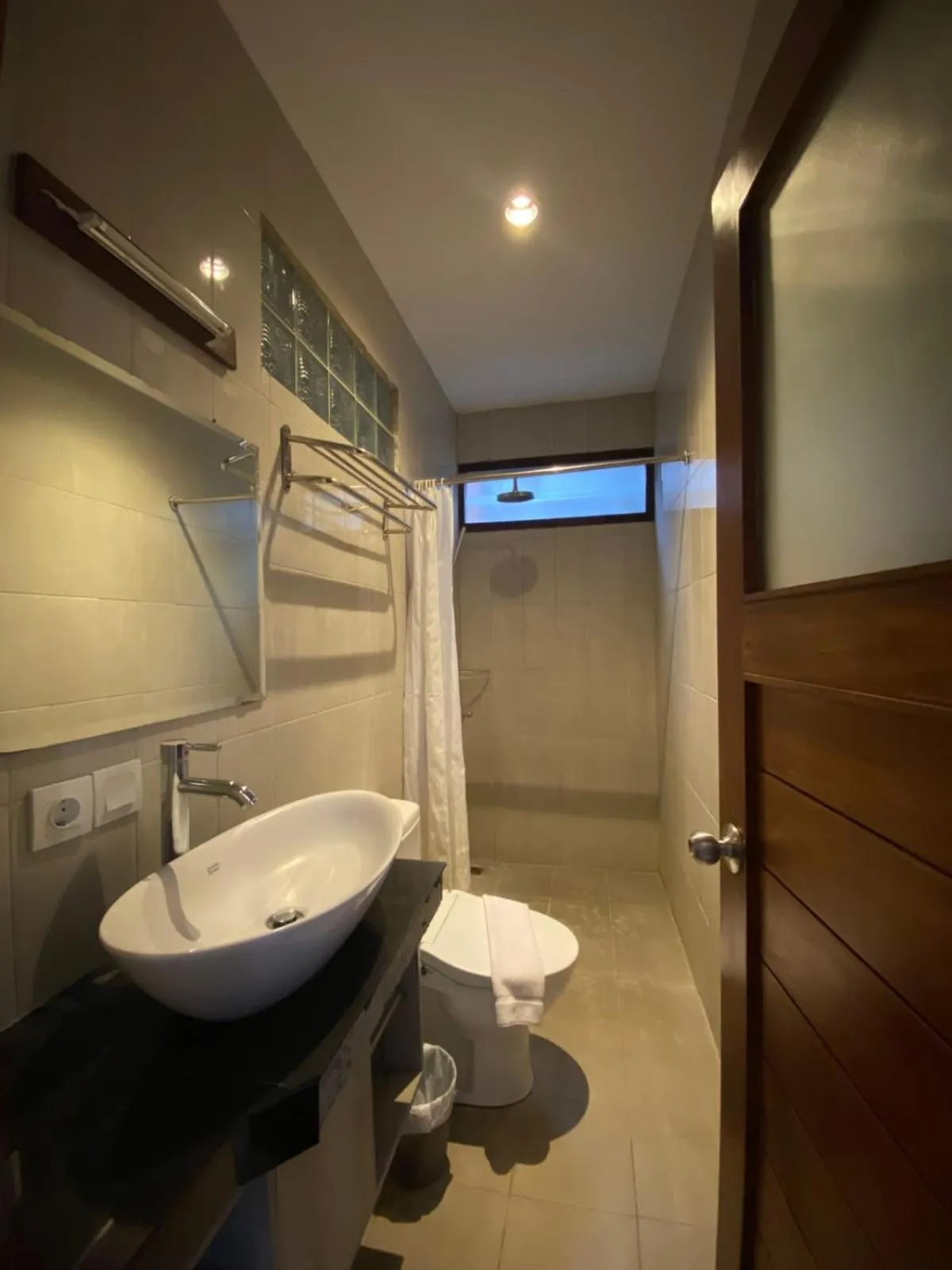 Shower in THE PAVING VILLA