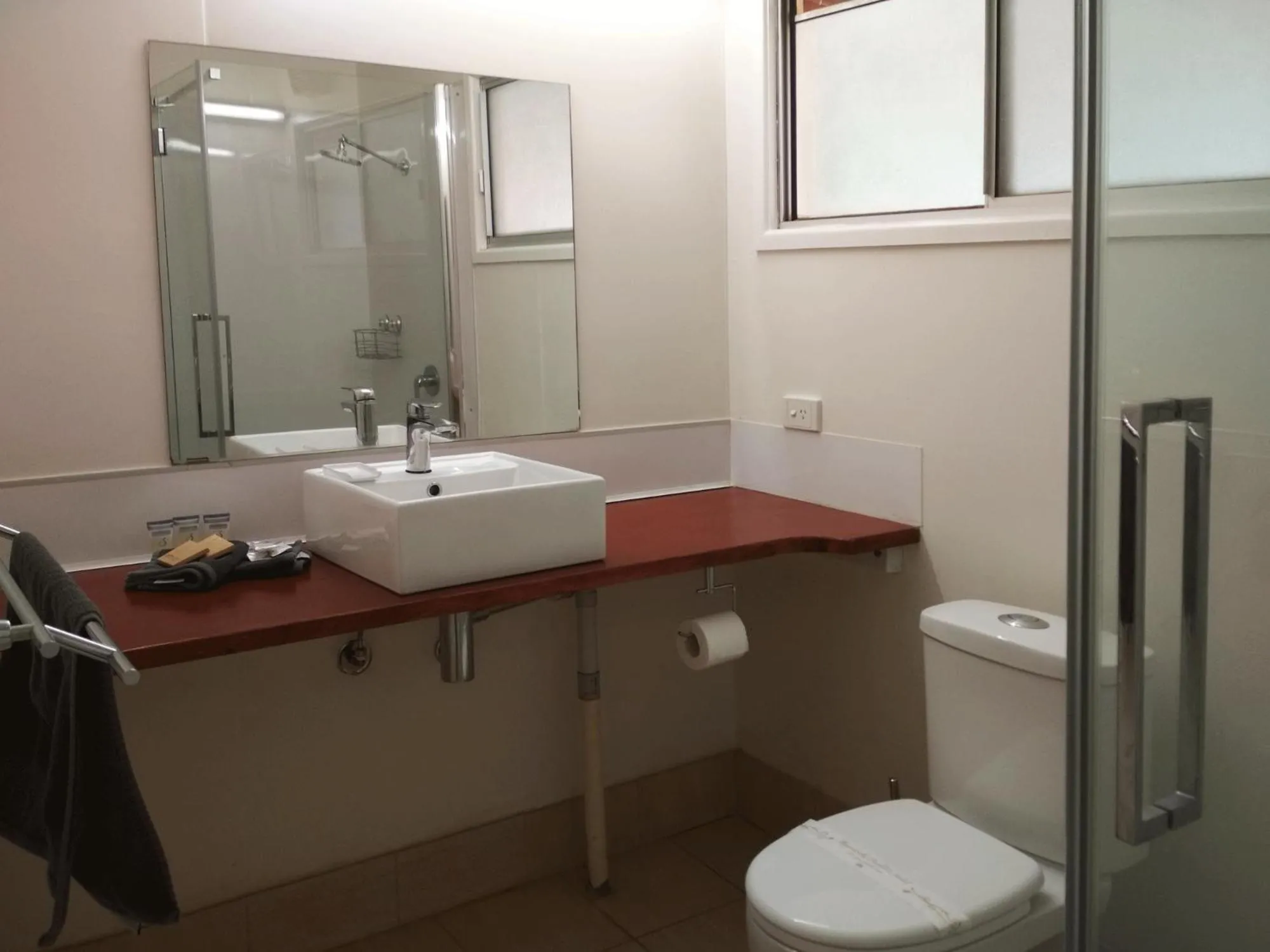 Shower in Ironbark Inn