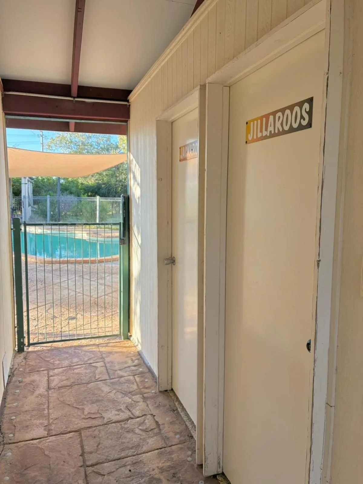 Swimming pool in Ironbark Inn