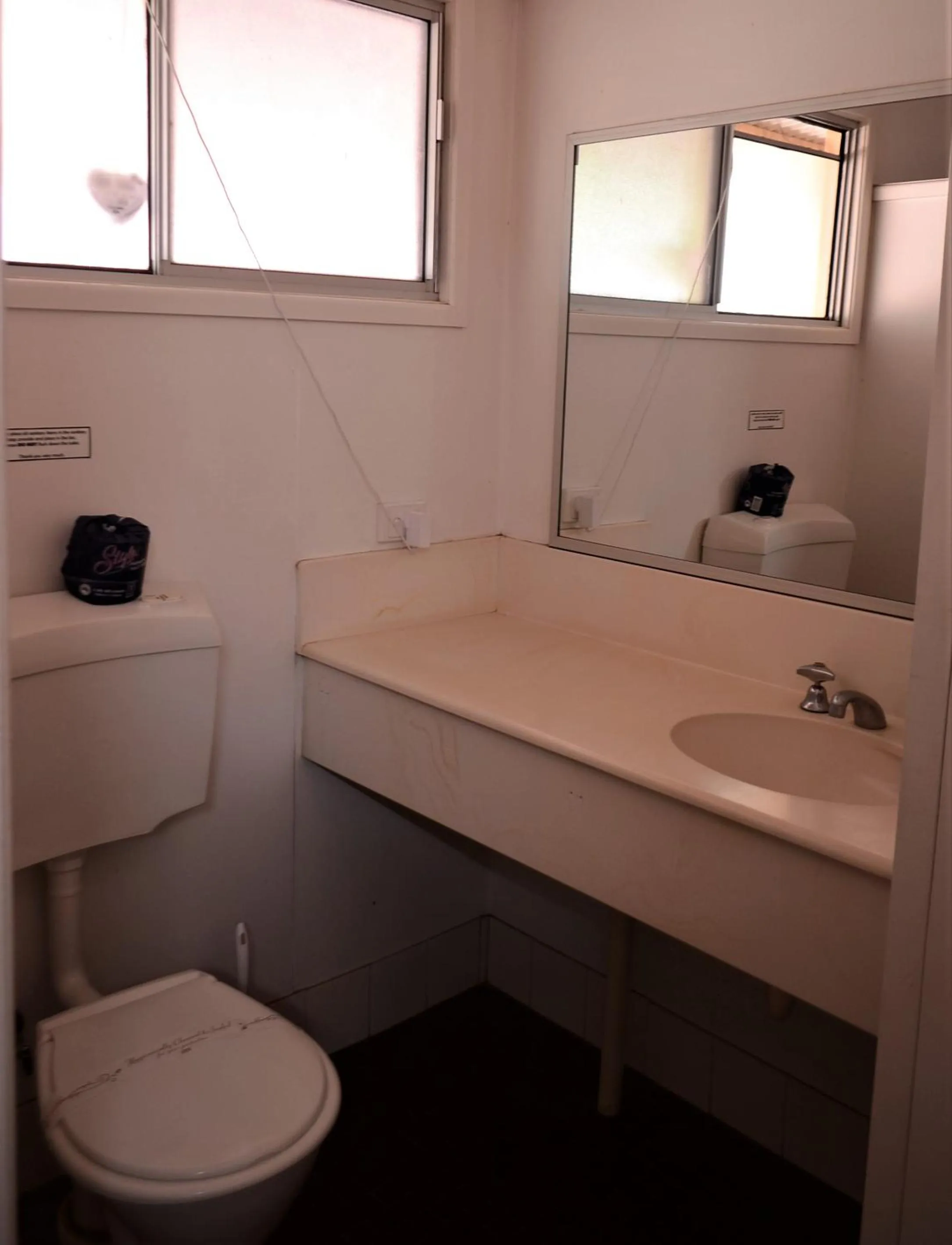 Toilet in Ironbark Inn