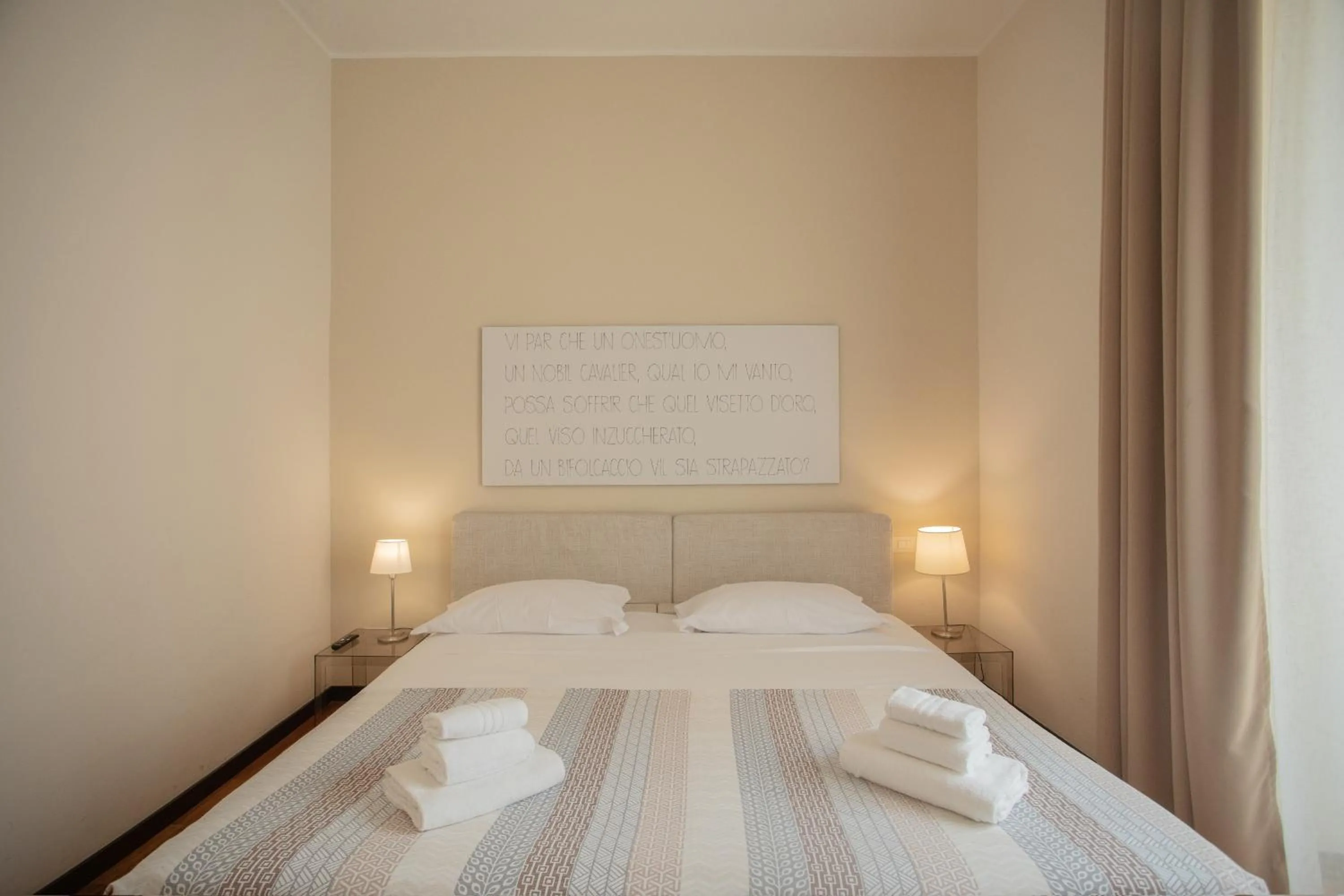 Double or Twin Room with Private Bathroom in OperaDreams2