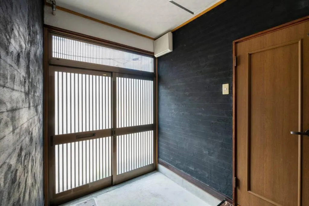 Facade/entrance in YADOt Inn OTARU