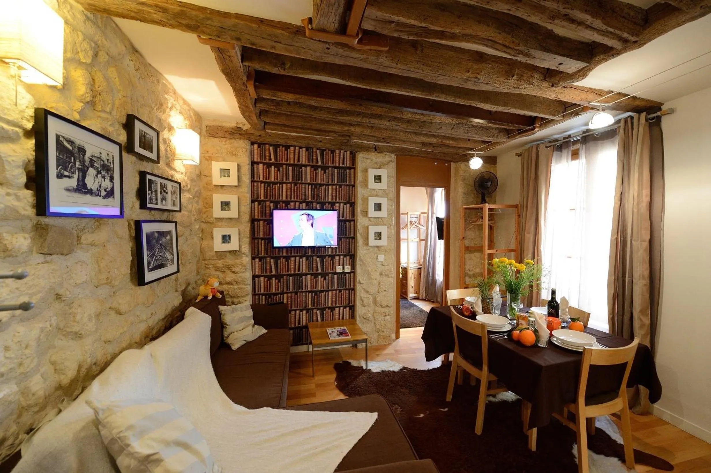 Living room in Les Patios du Marais 1