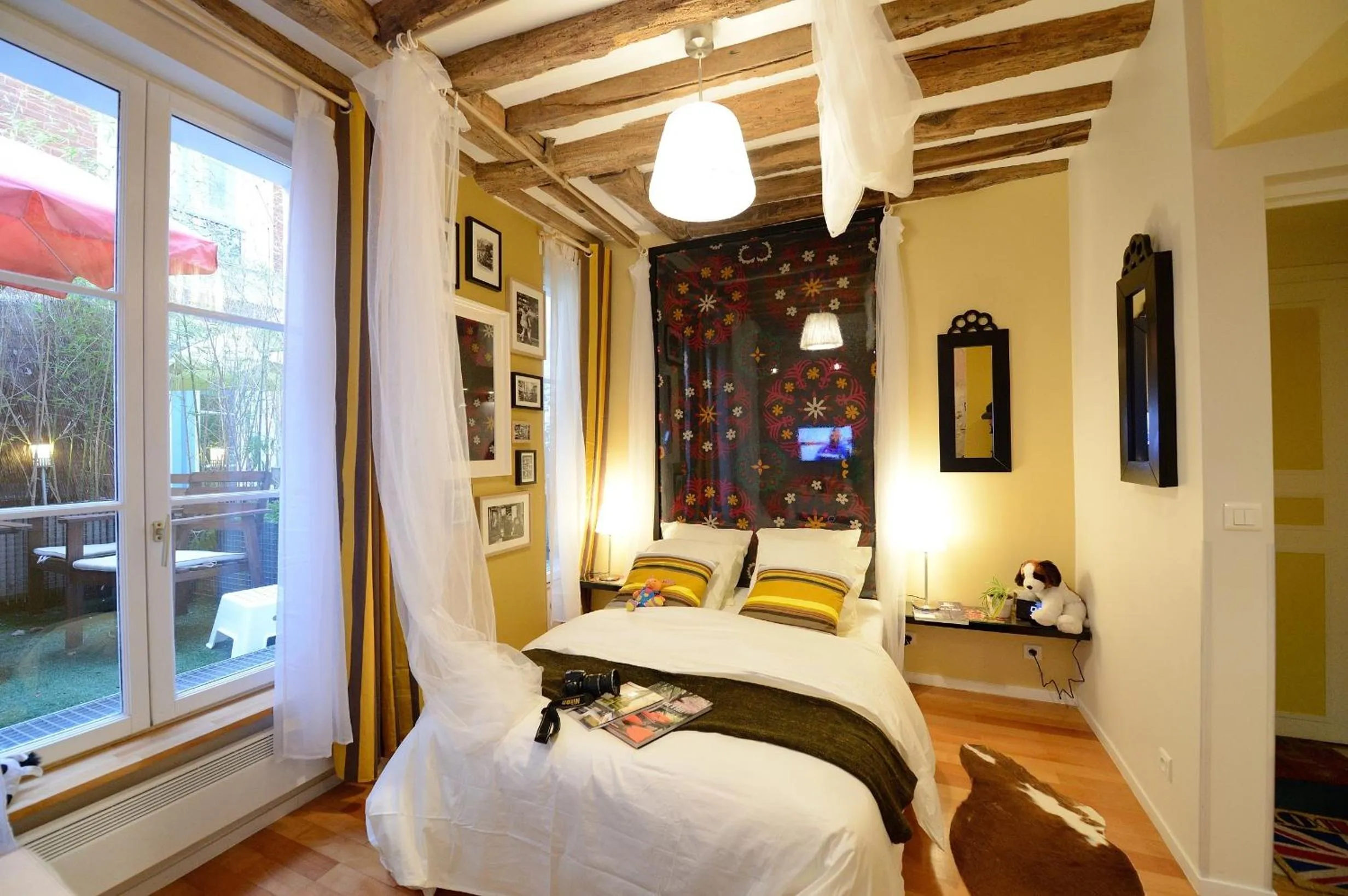 Bed in Les Patios du Marais 1