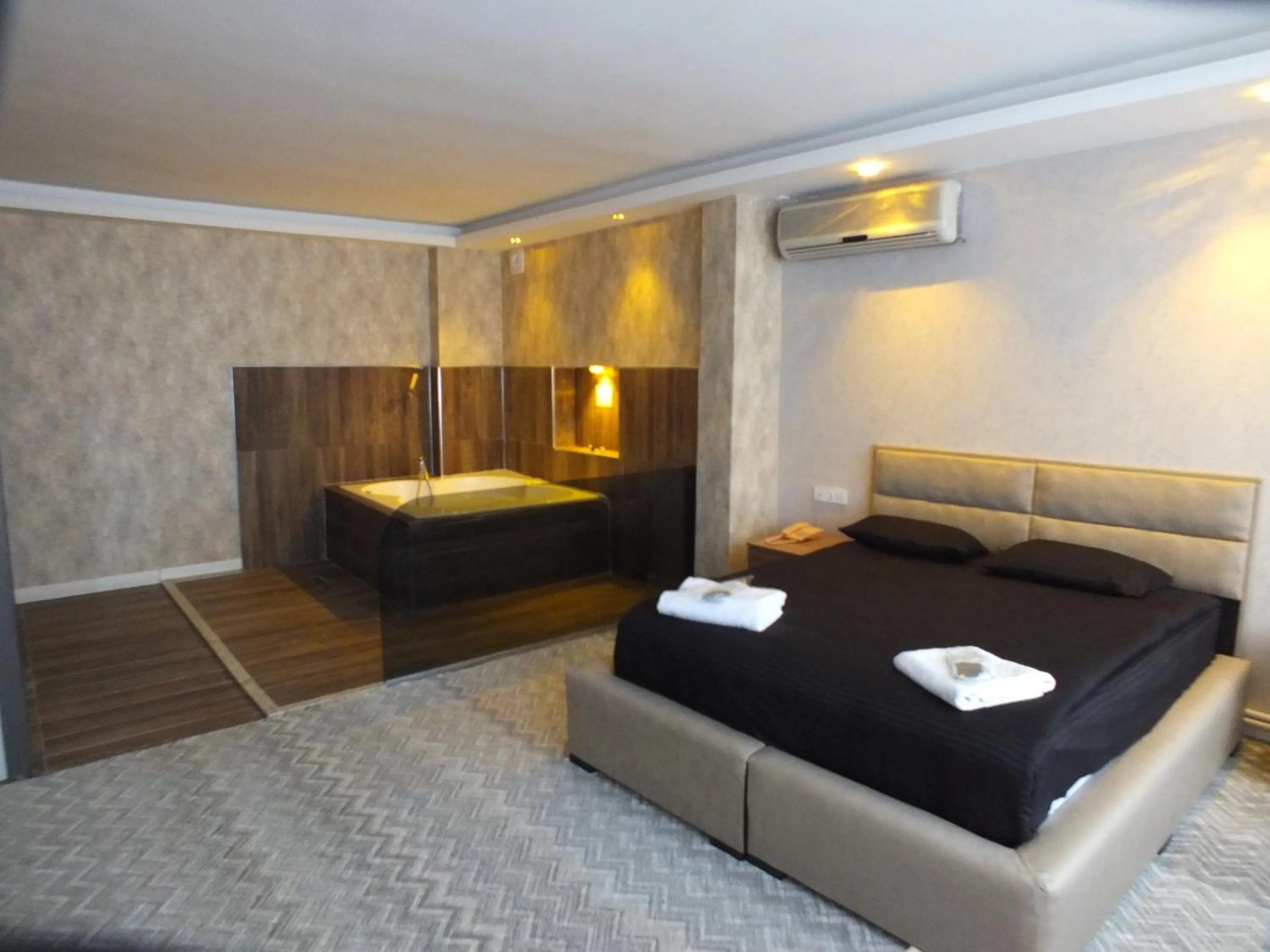 Hot Tub, Bed in ÇANKAYA SUIT HOTEL