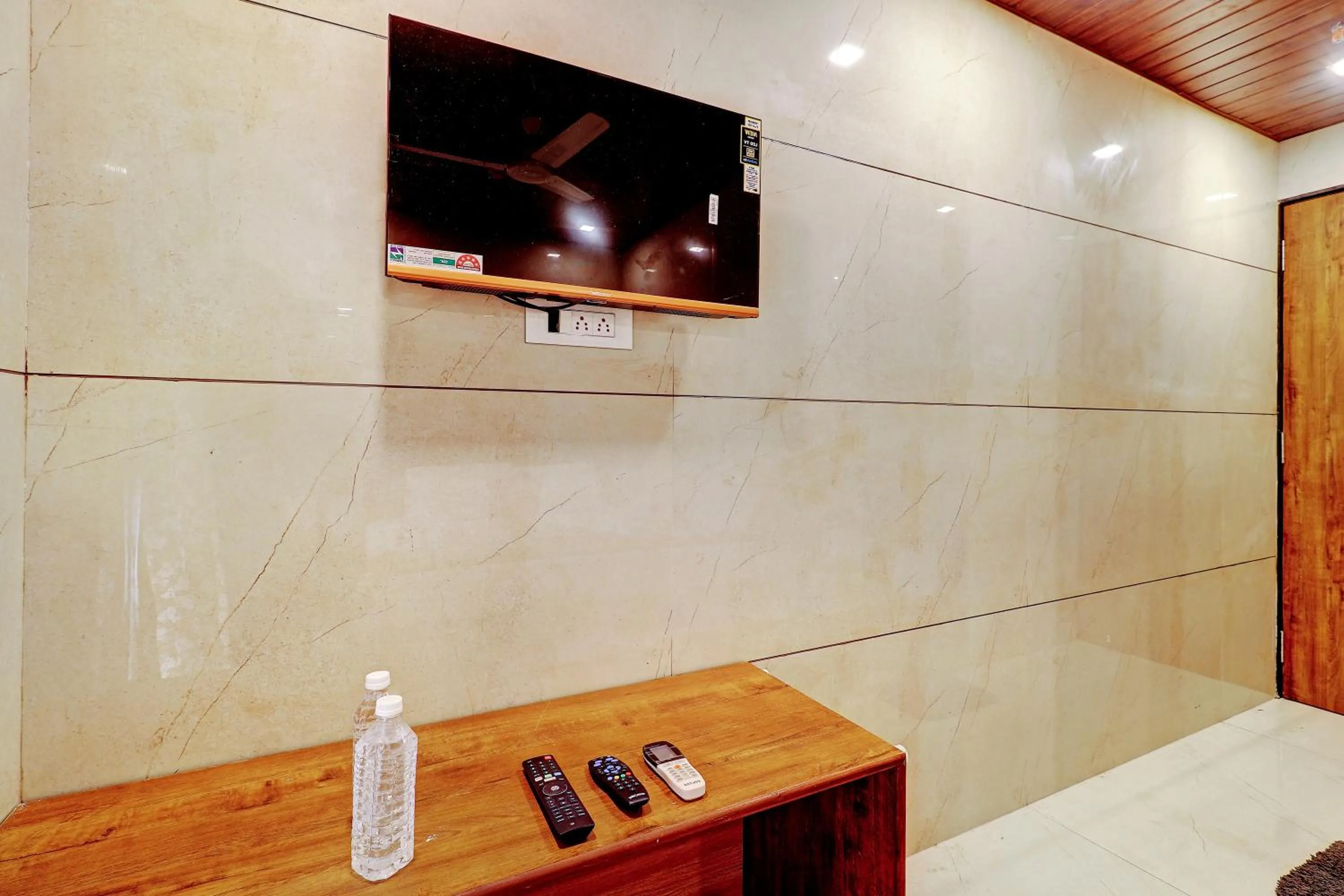 TV and multimedia in Prince NX Hotel