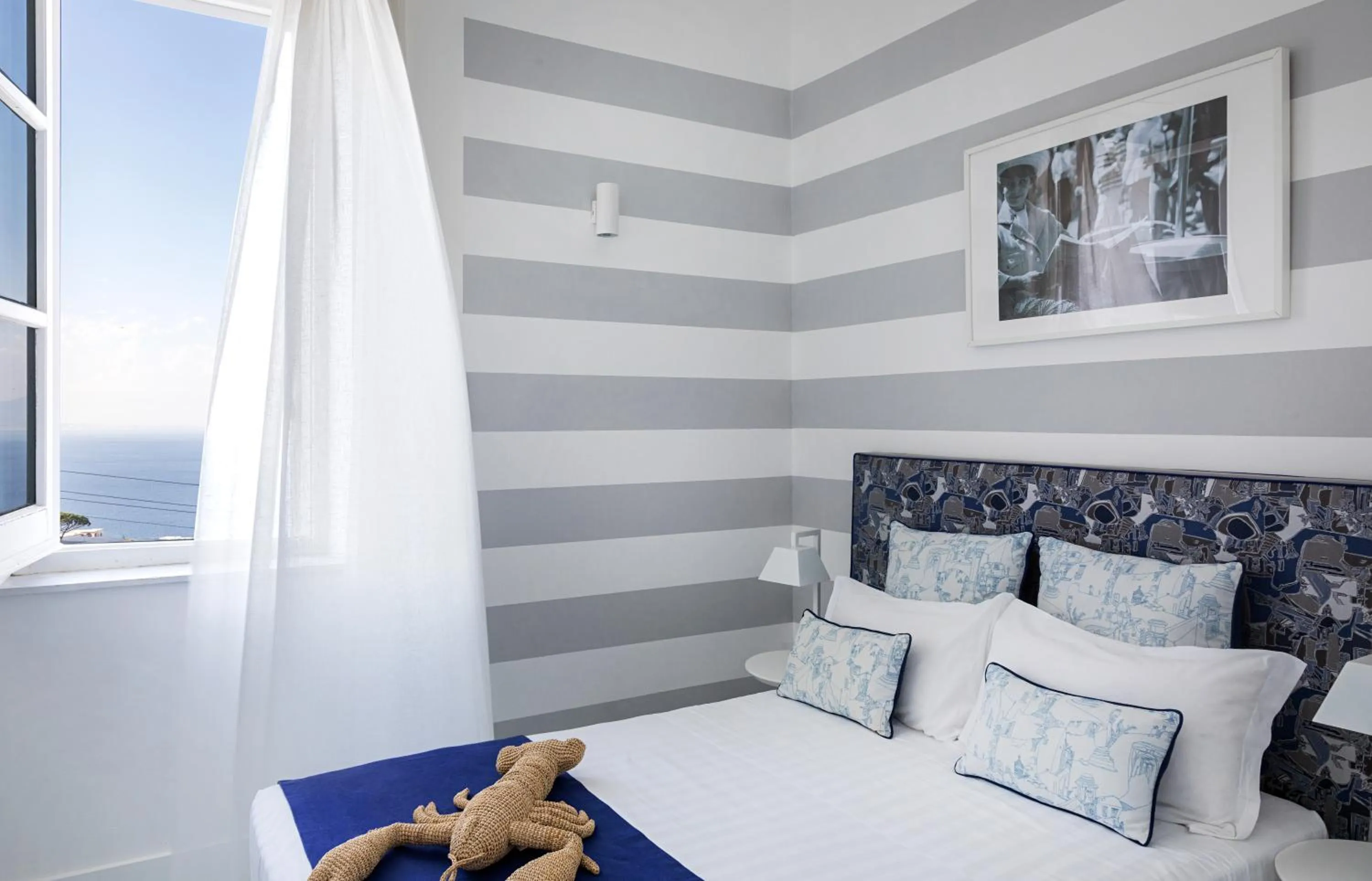 Bed in Villa La Pergola Capri