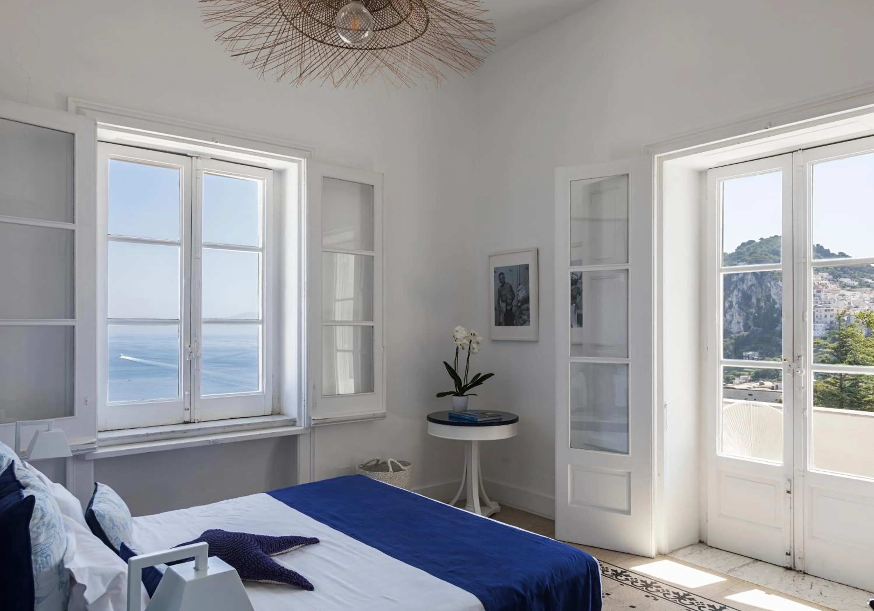 Photo of the whole room in Villa La Pergola Capri