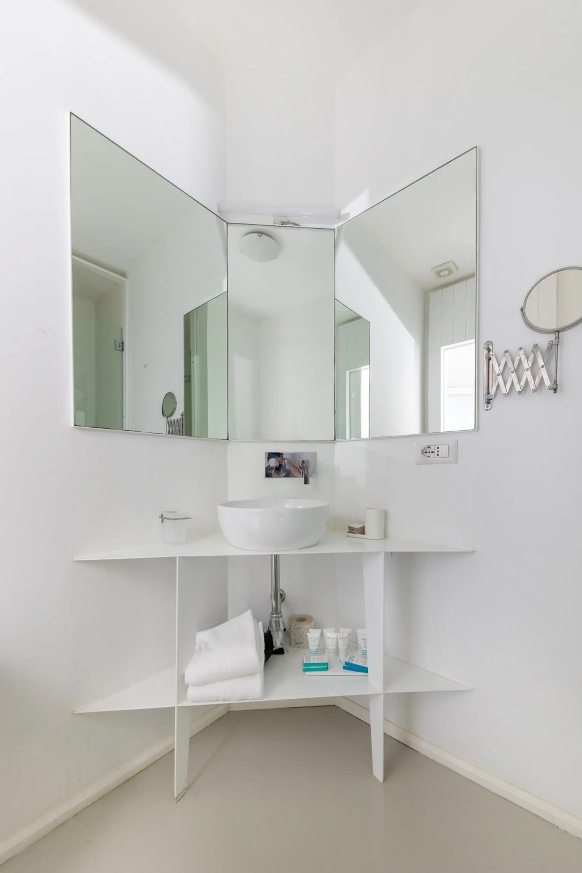 Bathroom in Villa La Pergola Capri