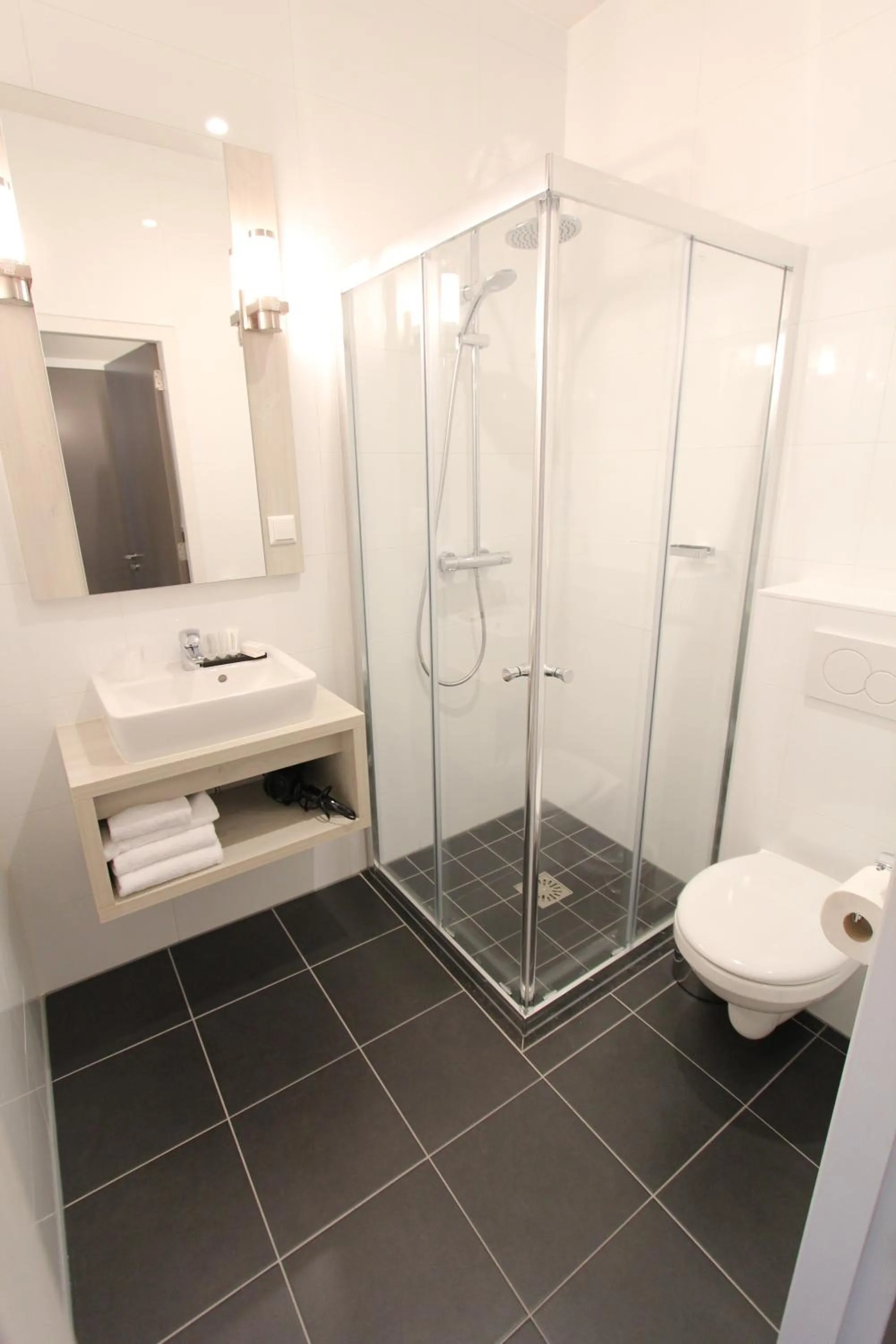 Bathroom in Apple Inn Hotel