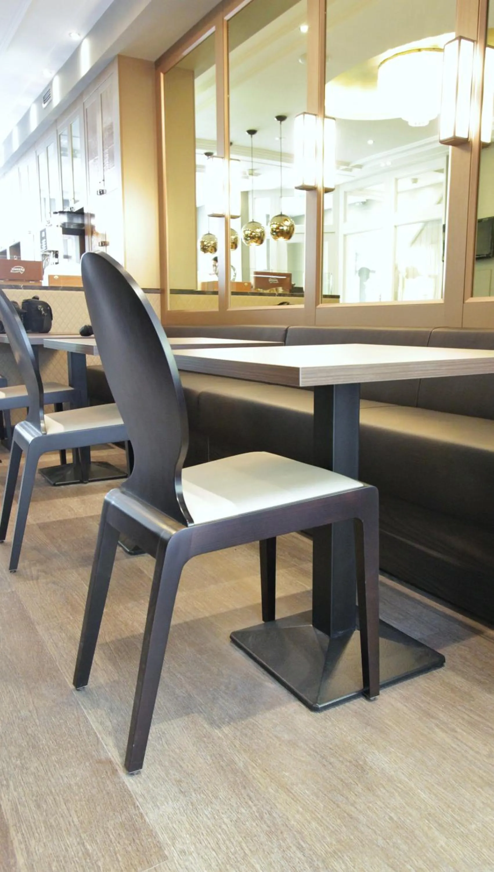 Restaurant/places to eat in Apple Inn Hotel