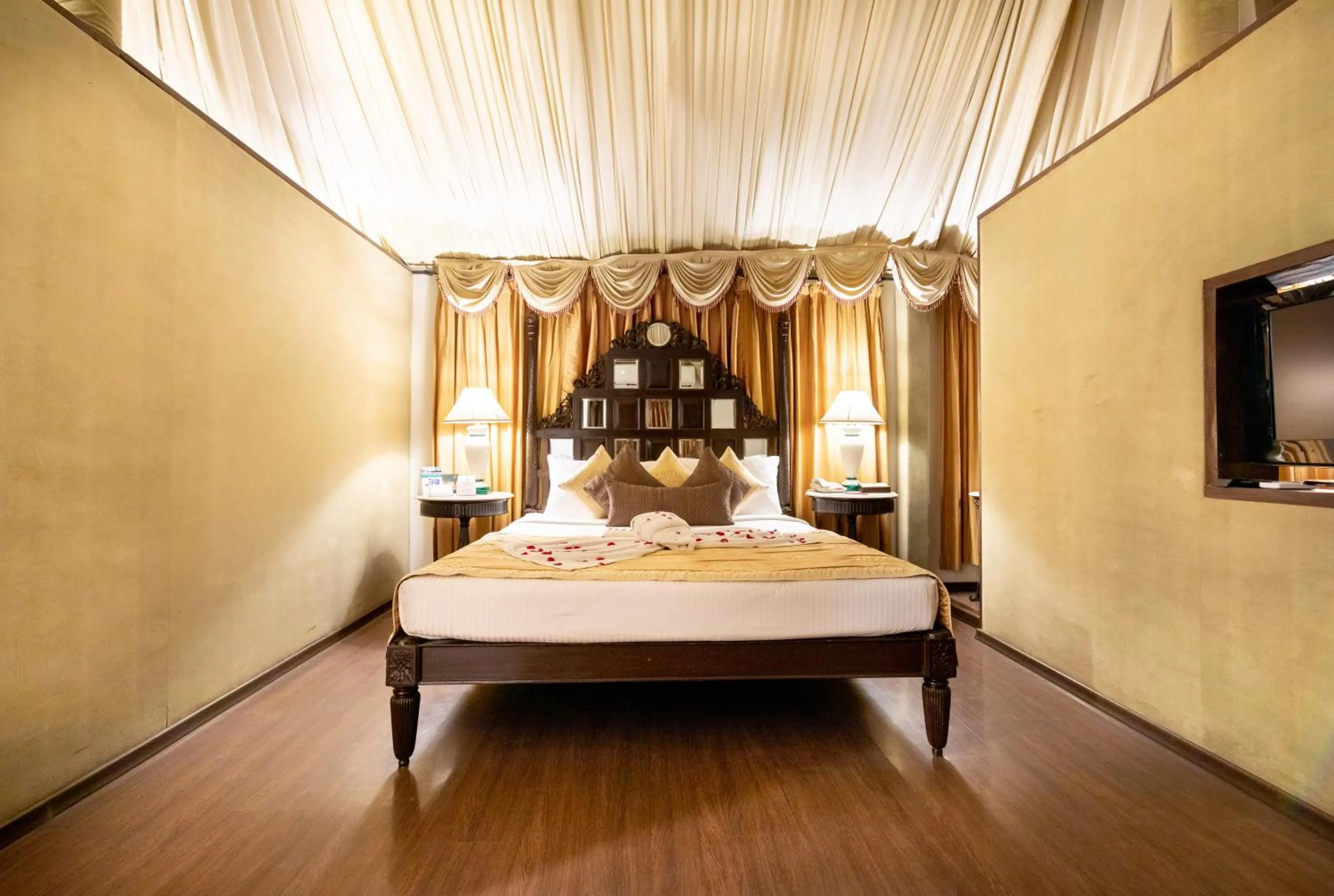 Bed in Fort JadhavGADH -A GADH Heritage Hotel