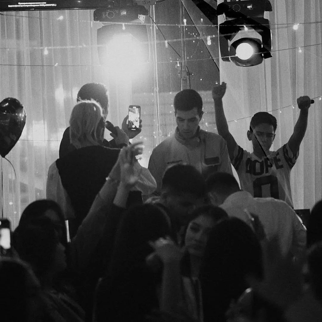 Restaurant/places to eat in Alexander Hotel